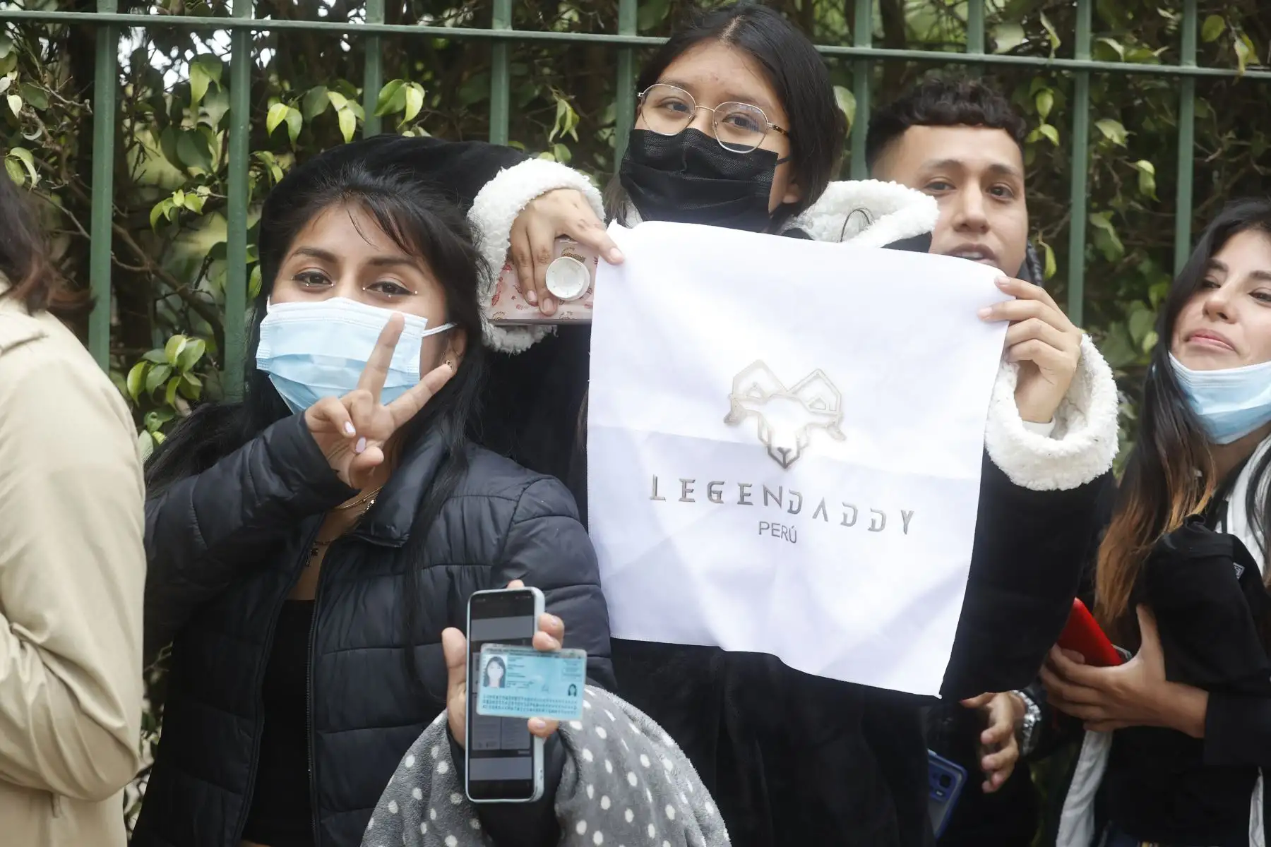 Cientos de fanáticos del artista Daddy Yankee en Lima, hacen colas alrededores del Estadio Nacional para alcanzar los primeros lugares.Foto: ANDINA/Vidal Tarqui