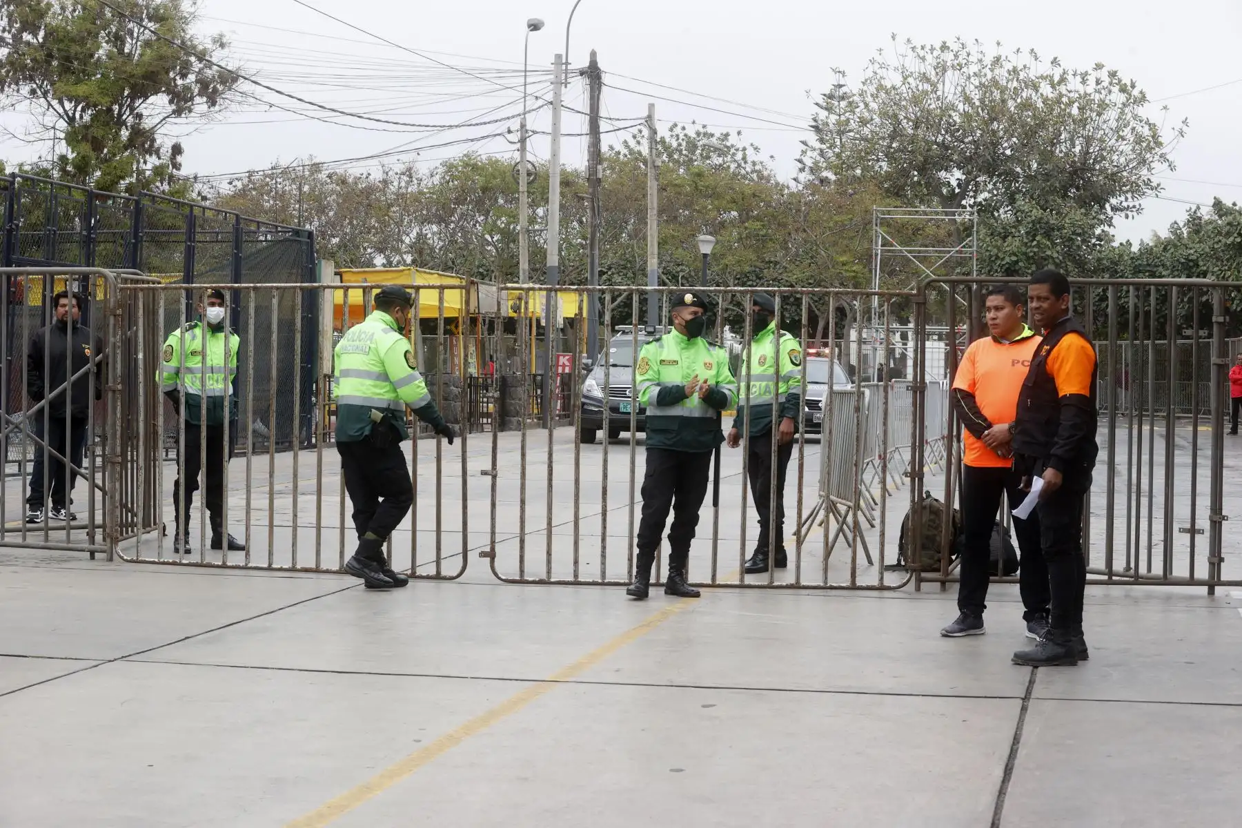 Medidas de seguridad  por el primer concierto de la gira de despedida de Daddy Yankee en los alrededores del Estadio Nacional de