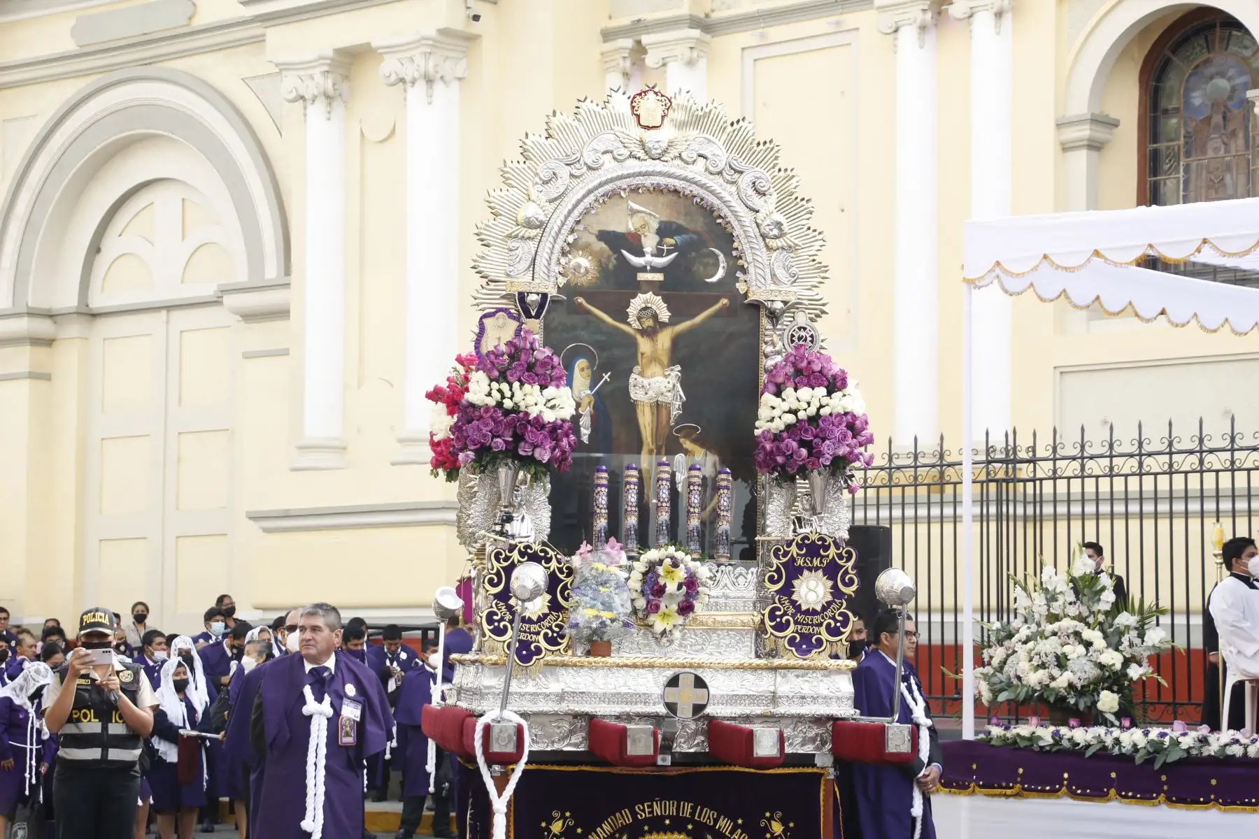 Imagen del Señor de los Milagros recorrió las principales calles de Piura en su segundo recorrido.  Foto: Cortesía César Sánchez