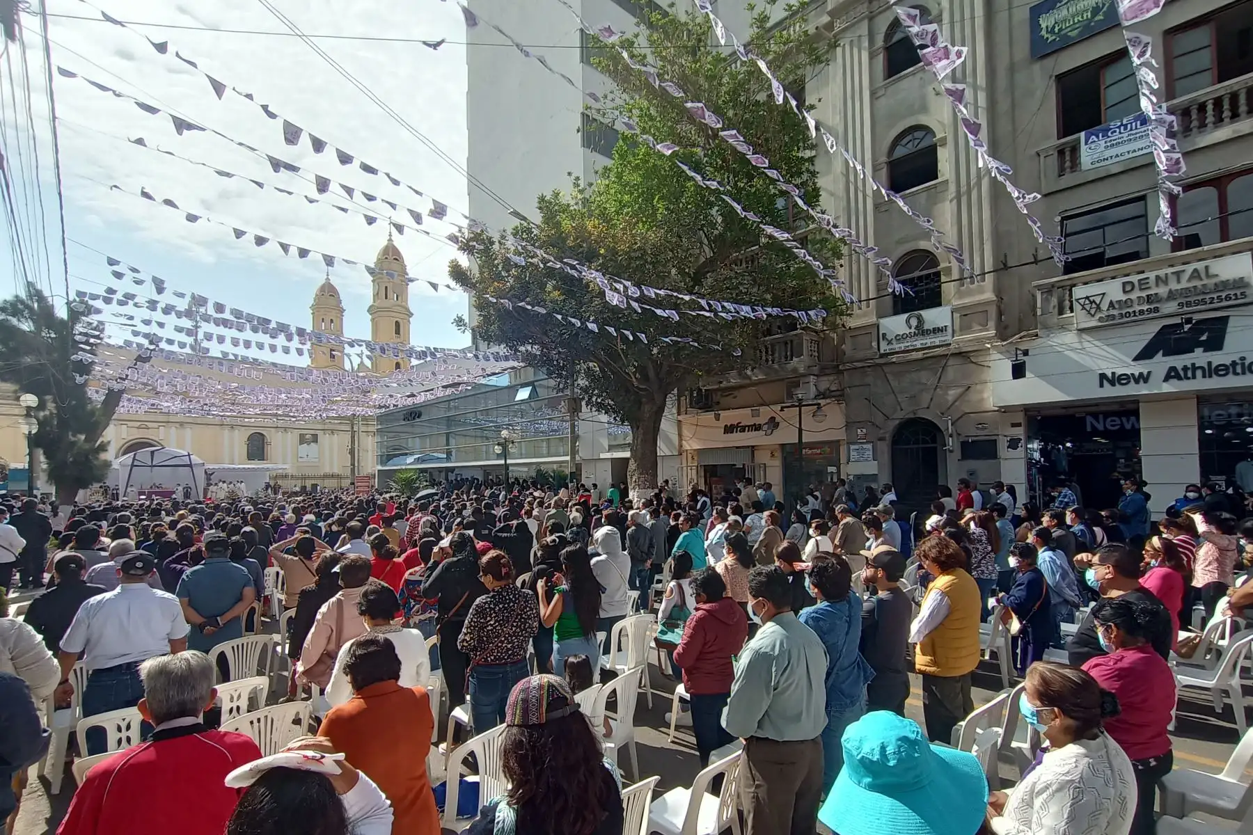 Imagen del Señor de los Milagros recorrió las principales calles de Piura en su segundo recorrido.  Foto: Cortesía César Sánchez