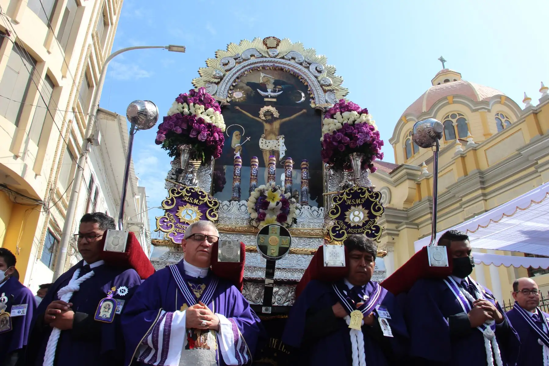 Imagen del Señor de los Milagros recorrió las principales calles de Piura en su segundo recorrido.  Foto: Cortesía César Sánchez