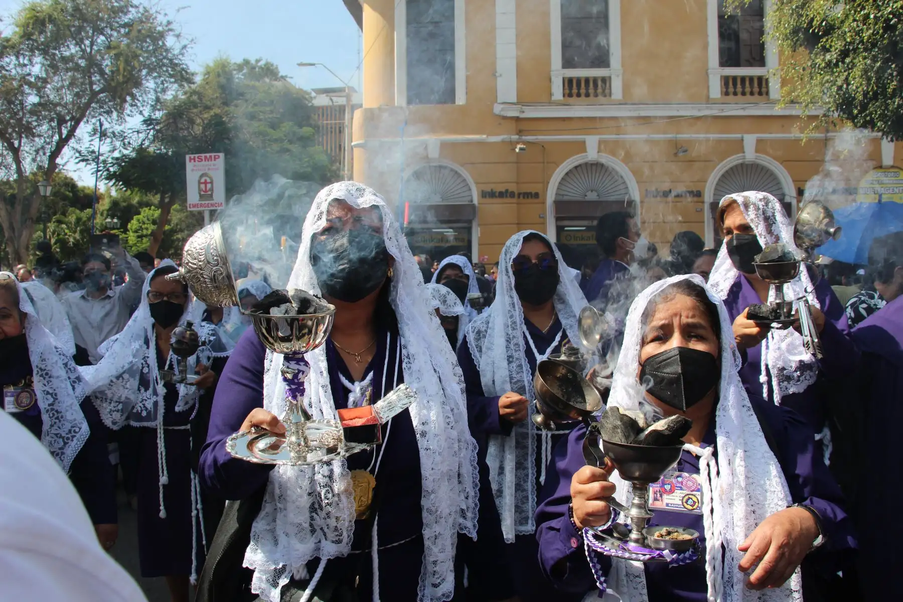 Imagen del Señor de los Milagros recorrió las principales calles de Piura en su segundo recorrido. Foto: César Sánchez