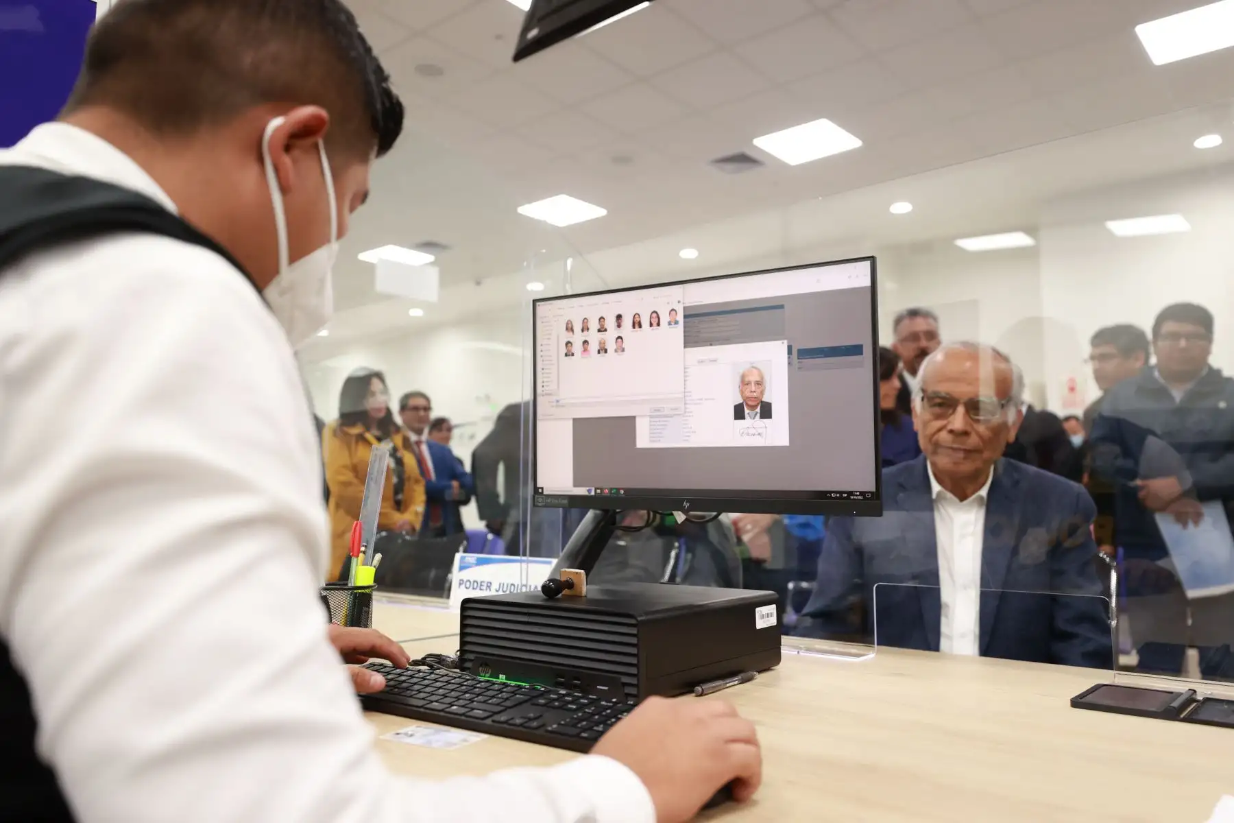 El titular de la PCM,Aníbal Torres Vásquez,inauguró el Centro de Mejor Atención al Ciudadano (MAC), en el Centro Comercial Real Plaza del distrito de Trujillo .Foto: ANDINA/PCM