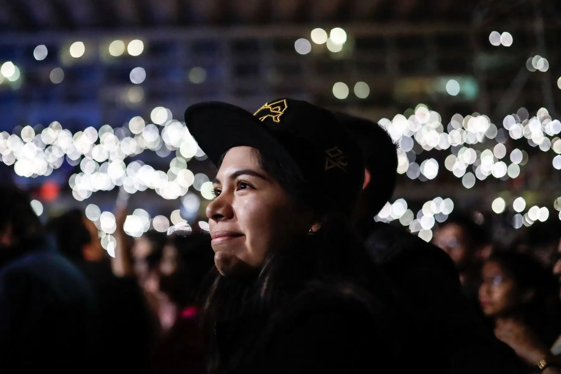 El cantante puertorriqueño, Daddy Yankee, hace delirar a las más de 50 mil almas que que lo acompañan en el Estadio Nacional como parte de su gira 