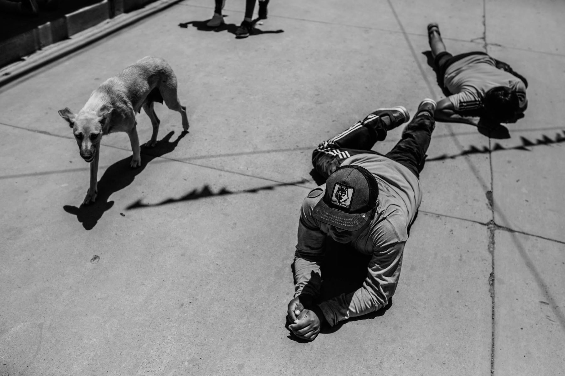 Los peregrinos van en grupo caminando desde Piura, el Bajo Piura, Talara, Paita, Sullana, Tumbes e incluso el Ecuador, en su desplazamiento saben que los lleva una devoción y una promesa por cumplir.  Foto: Cortesía/ Sebastián Castañeda