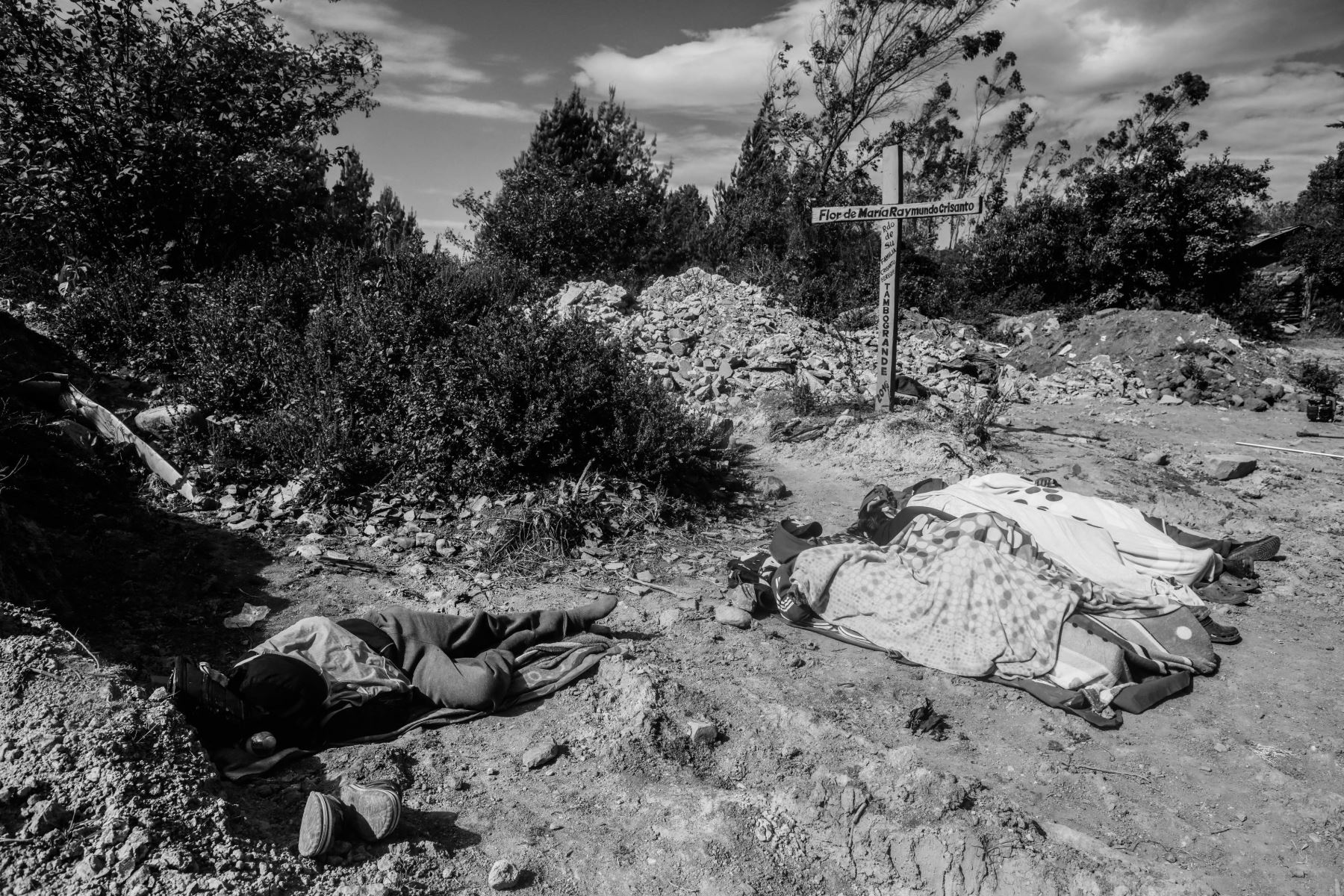 Los peregrinos se encuentran a mitad de camino y les restan los tramos más difíciles, en estos lugares rampan, oran, luego caminan, cantan, dialogan, se socorren entre sí. Foto: Cortesía/ Sebastián Castañeda