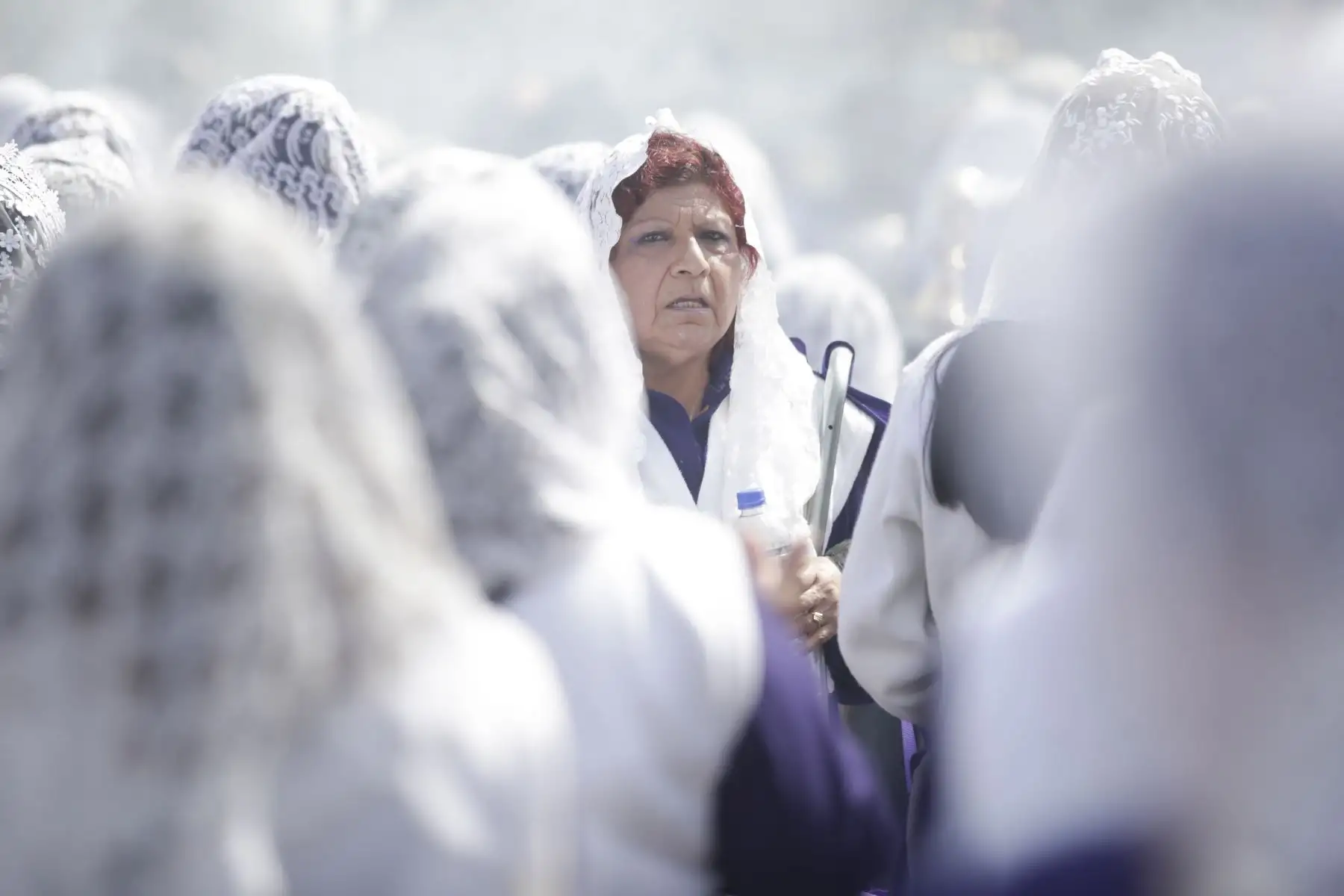 La sagrada imagen del Señor de los Milagros, realiza su tercer recorrido por la avenida Brasil. 

Foto: ANDINA/Juan Carlos Guzmán Negrini