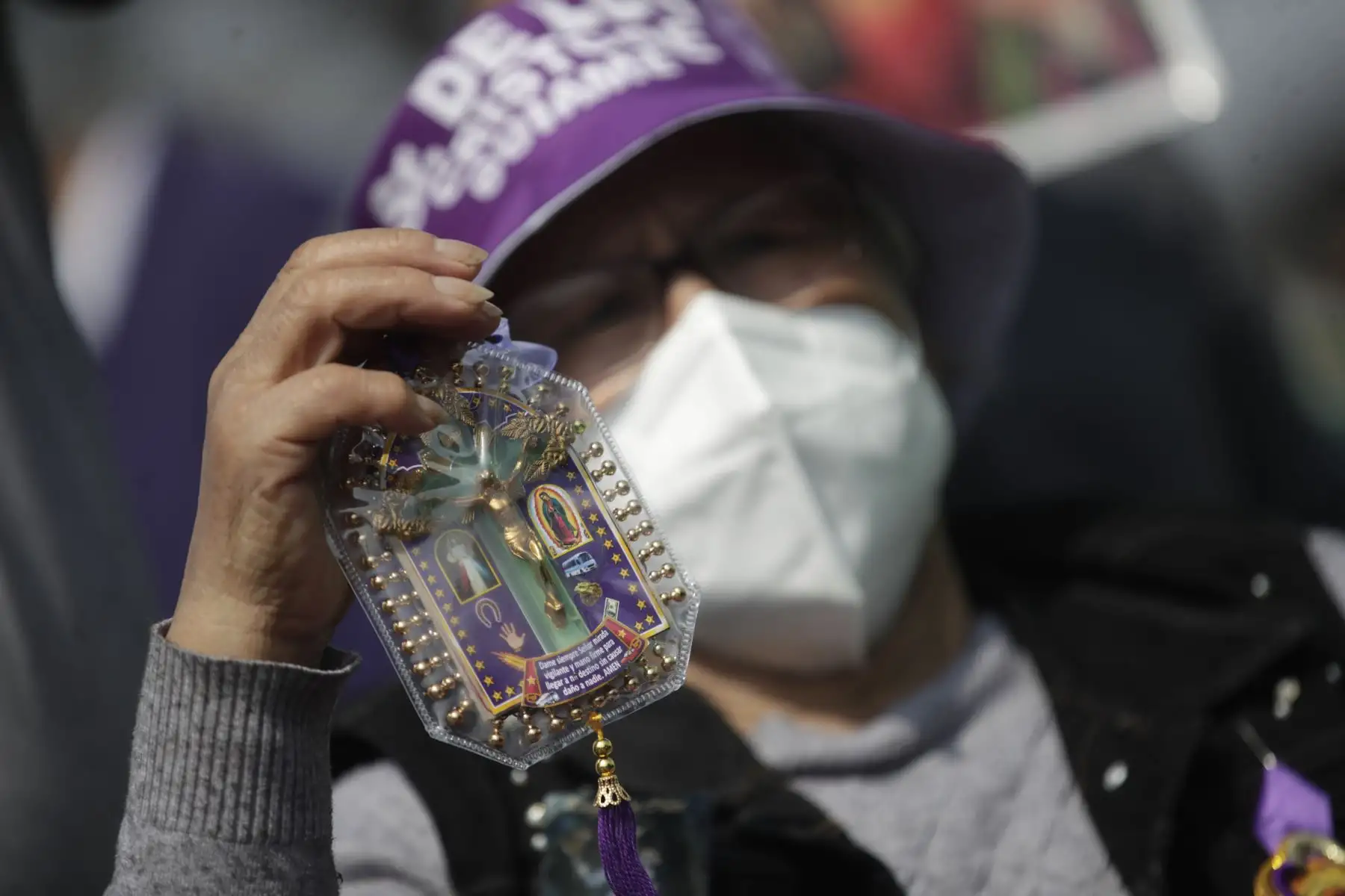 La sagrada imagen del Señor de los Milagros, realiza su tercer recorrido por la avenida Brasil. 

Foto: ANDINA/Juan Carlos Guzmán Negrini