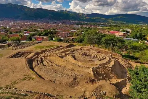 Recientes hallazgos en las inmediaciones del sitio arqueológico Montegrande, ubicado en la provincia cajamarquina de Jaén, evidencian su condición de “foco civilizatorio” y apuntan a redefinir los orígenes de la civilización andina y reafirmar la hipótesis que hace cien años sostuvo el arqueólogo Julio C. Tello respecto a que el origen de la civilización andina peruana se encuentra en la Amazonía. Foto: Quirino Olivera Núñez.