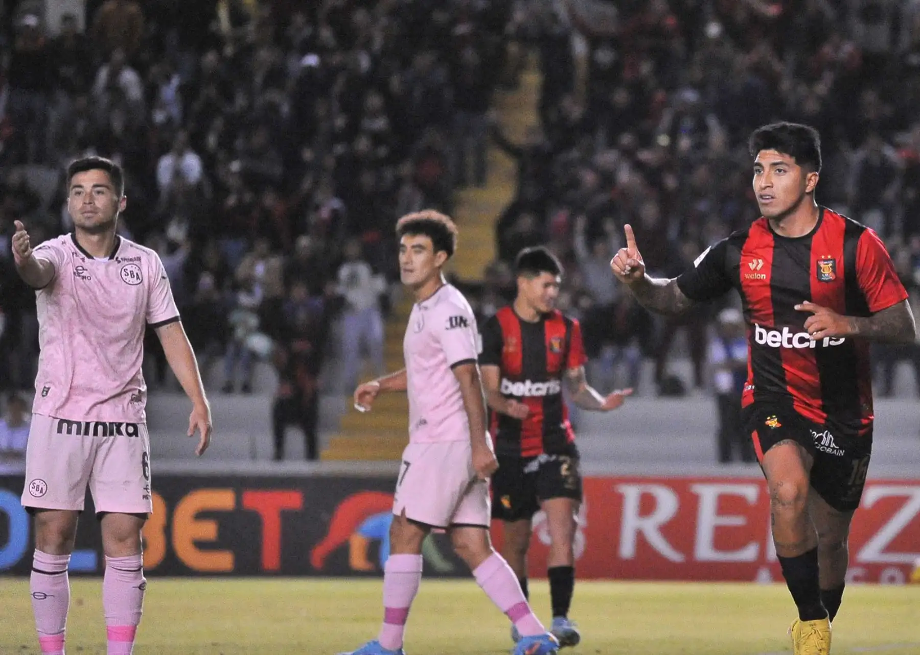 Melgar goleó en casa 3 - 0 a Sport Boys por la fecha 17 del Torneo Clausura 2022 de la Liga 1, los arequipeños se quedan con 34 puntos y con el segundo puesto en la tabla de posiciones.
Foto:ANDINA/FBC Melgar