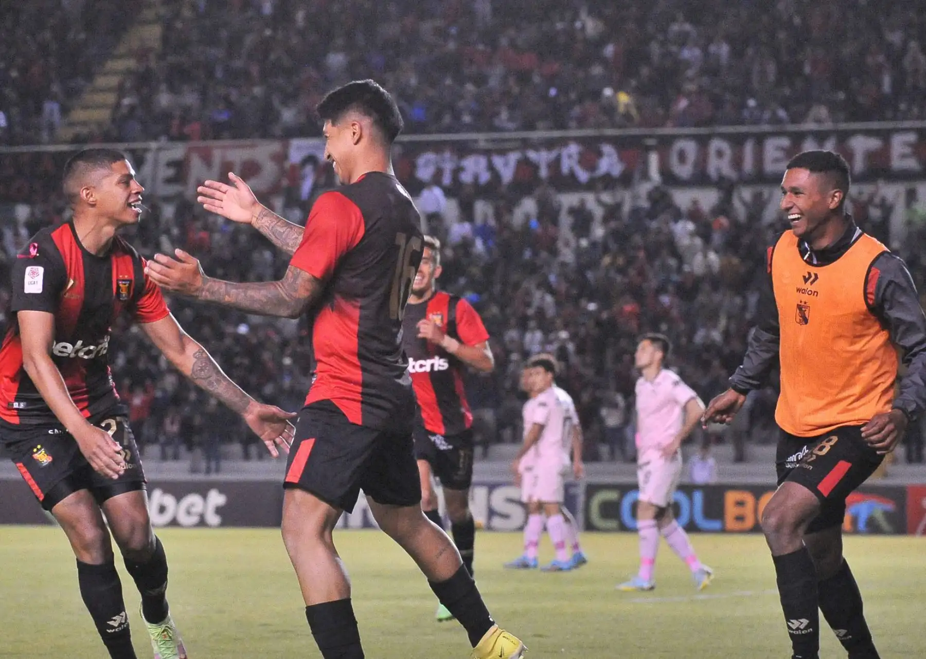 Melgar goleó en casa 3 - 0 a Sport Boys por la fecha 17 del Torneo Clausura 2022 de la Liga 1, los arequipeños se quedan con 34 puntos y con el segundo puesto en la tabla de posiciones.
Foto:ANDINA/FBC Melgar
