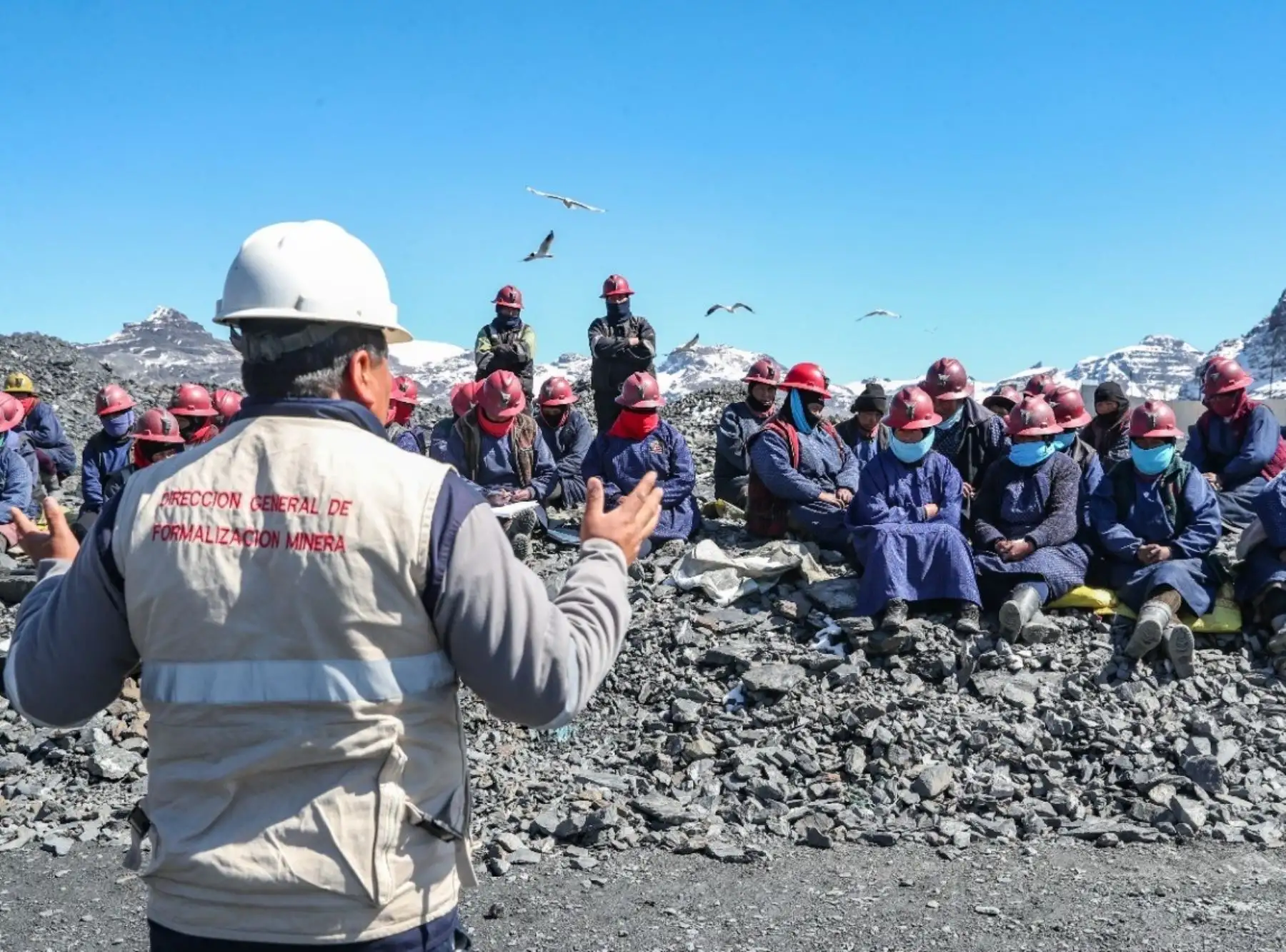 El Ministerio de Energía y Minas destacó que las regiones Arequipa, Puno, La Libertad, Madre de Dios y Apurímac muestran experiencias exitosas de una pequeña minería y minería artesanal formal, responsable y sostenible. Foto: ANDINA/difusión.