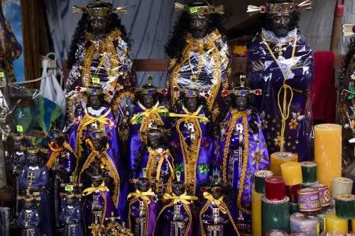 La festividad y peregrinación en honor al Señor Cautivo de Ayabaca convoca a miles de fieles procedentes de todo el Perú e incluso de otros países que acuden rendir homenaje y agradecimiento a esta advocación de Jesucristo que es Patrimonio Cultural de la Nación desde 2013. Foto: ANDINA/Maira Flores