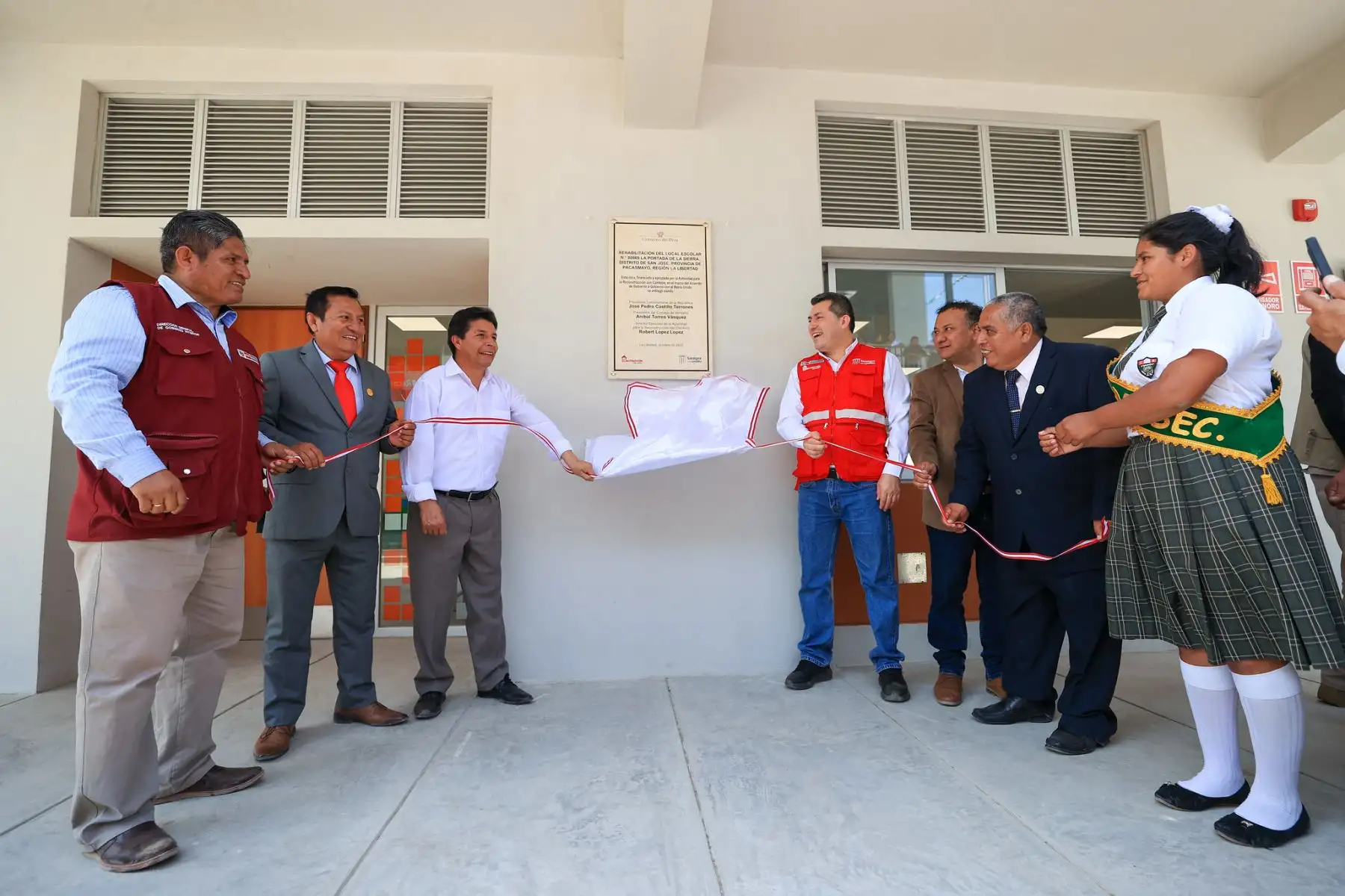 El presidente de la República, Pedro Castillo Terrones, en la región La Libertad, inauguró la Institución Educativa N° 80669 Portada de la Sierra de nivel primaria y secundaria que beneficiará a 281 alumnos. Foto: ANDINA/Prensa Presidencia
