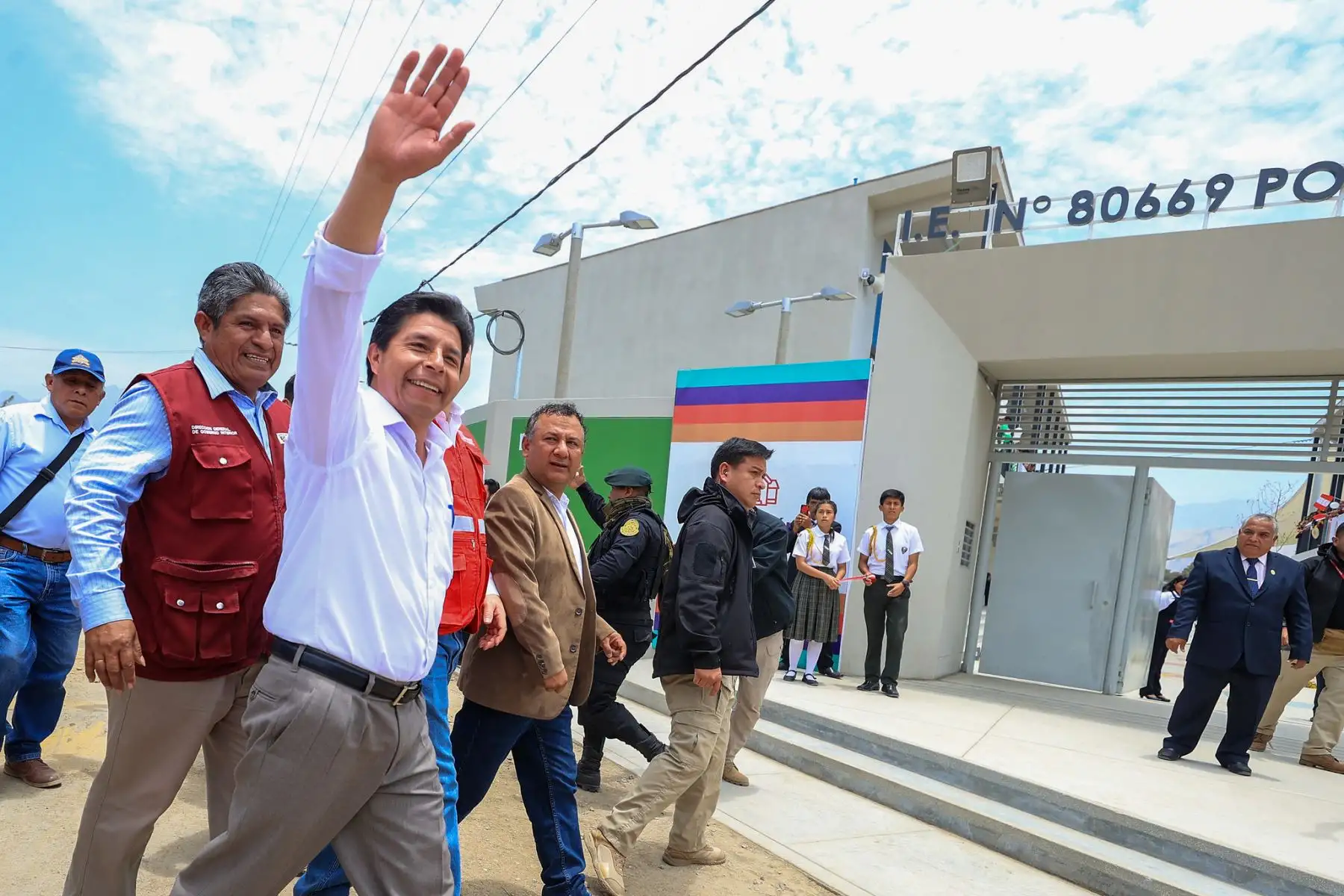 El presidente de la República, Pedro Castillo Terrones, en la región La Libertad, inauguró la Institución Educativa N° 80669 Portada de la Sierra de nivel primaria y secundaria que beneficiará a 281 alumnos. Foto: ANDINA/Prensa Presidencia
