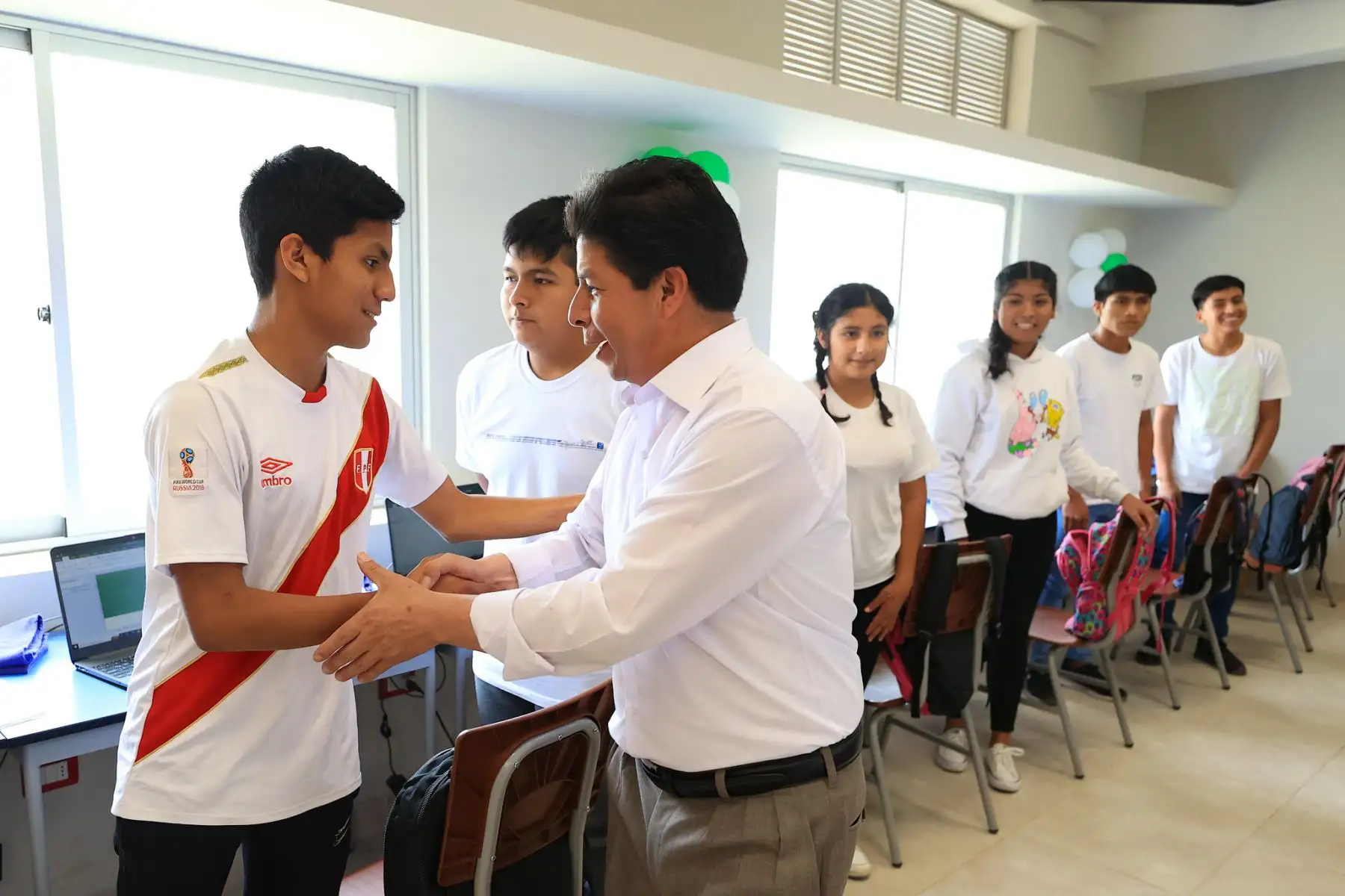 El presidente de la República, Pedro Castillo Terrones, en la región La Libertad, inauguró la Institución Educativa N° 80669 Portada de la Sierra de nivel primaria y secundaria que beneficiará a 281 alumnos. Foto: ANDINA/Prensa Presidencia