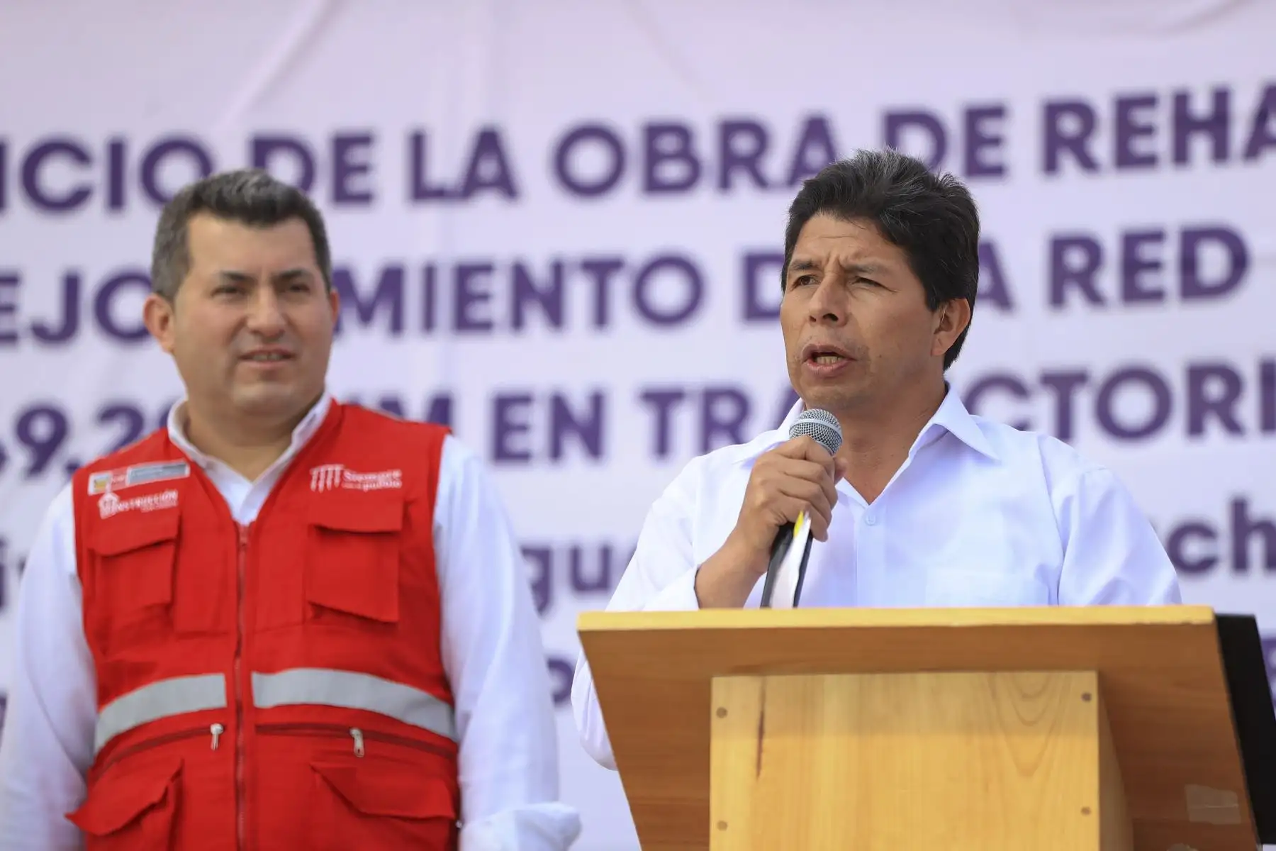 Presidente Pedro Castillo coloca primera piedra de obra de rehabilitación y mejoramiento de la red departamental Tanguche - Pampa Blanca, en la región La Libertad.

Foto: ANDINA /Presidencia Perú