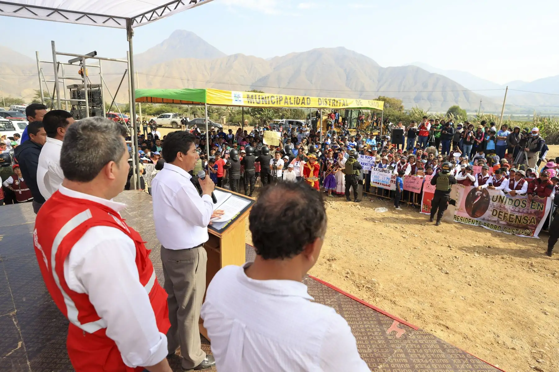 Presidente Pedro Castillo coloca primera piedra de obra de rehabilitación y mejoramiento de la red departamental Tanguche - Pampa Blanca, en la región La Libertad.

Foto: ANDINA /Presidencia Perú