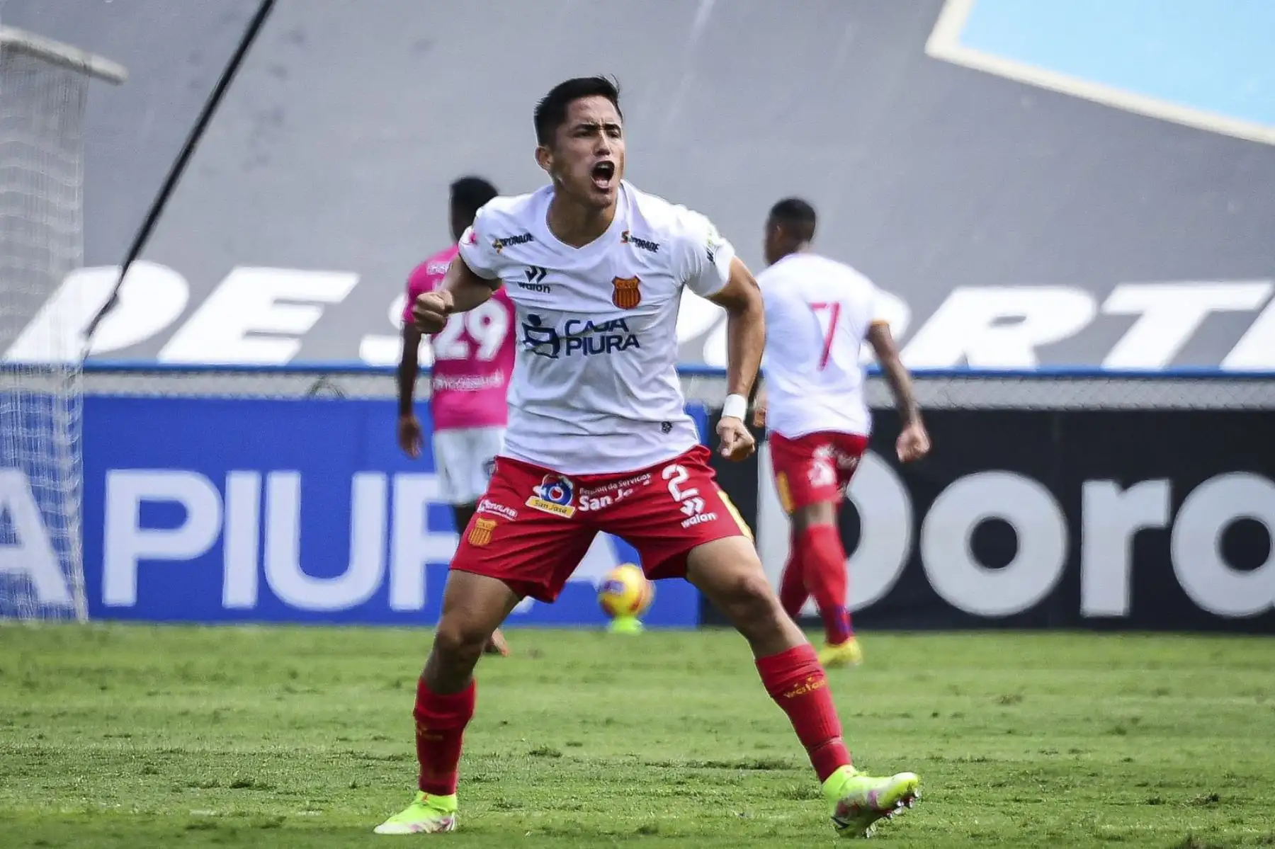 Sporting Cristal no pudo ganar y cayó derrotado por 1-2 ante Atlético Grau en el Estadio Alberto Gallardo.Los de Piura se impusieron 2-1 en el Gallardo y dan el golpe del Clausura al equipo de Mosquera que pierde luego de 25 partidos invictos.

Foto: ANDINA /La Liga
