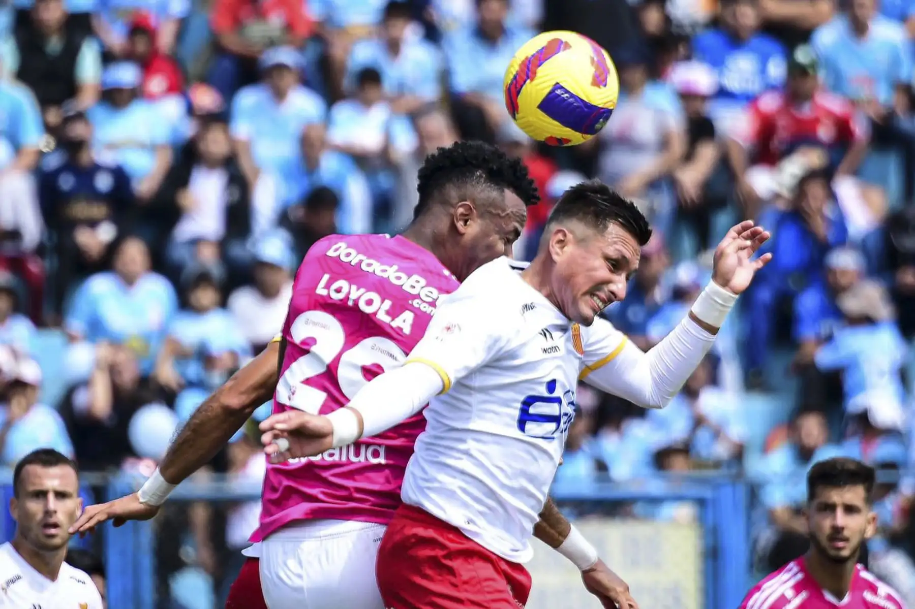 Sporting Cristal no pudo ganar y cayó derrotado por 1-2 ante Atlético Grau en el Estadio Alberto Gallardo.Los de Piura se impusieron 2-1 en el Gallardo y dan el golpe del Clausura al equipo de Mosquera que pierde luego de 25 partidos invictos.

Foto: ANDINA /La Liga
