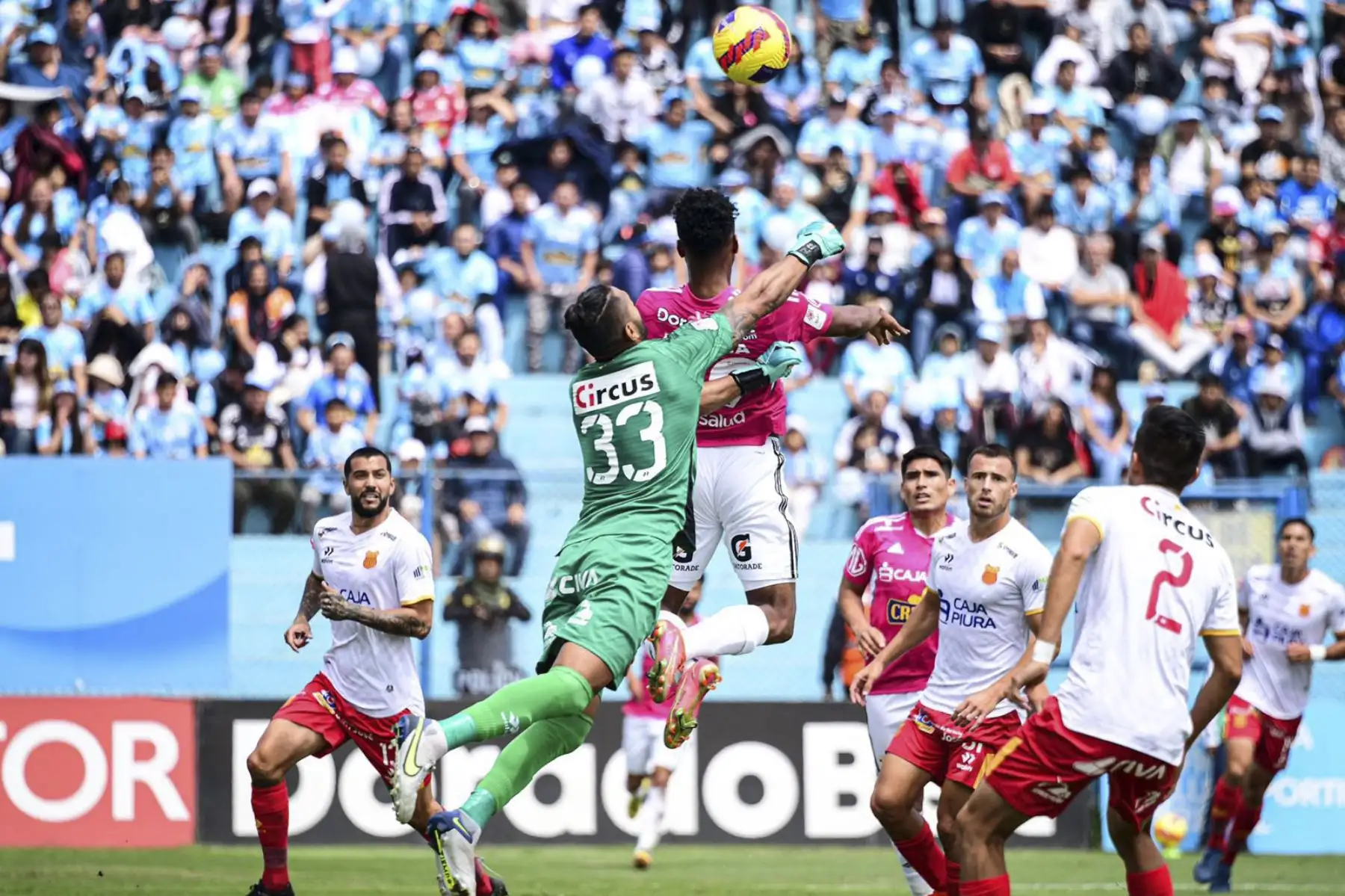 Sporting Cristal no pudo ganar y cayó derrotado por 1-2 ante Atlético Grau en el Estadio Alberto Gallardo.Los de Piura se impusieron 2-1 en el Gallardo y dan el golpe del Clausura al equipo de Mosquera que pierde luego de 25 partidos invictos.

Foto: ANDINA /La Liga