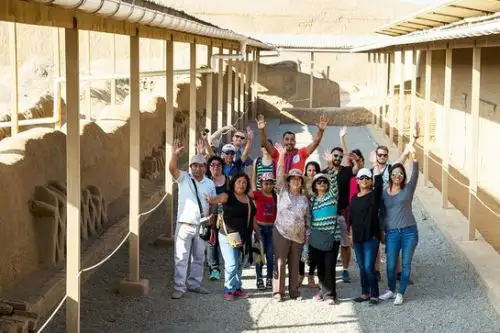 Chan Chan, por estar edificado en tierra, representa condiciones de fragilidad que demandan a las autoridades y ciudadanos en general mayor responsabilidad en su cuidado y protección.