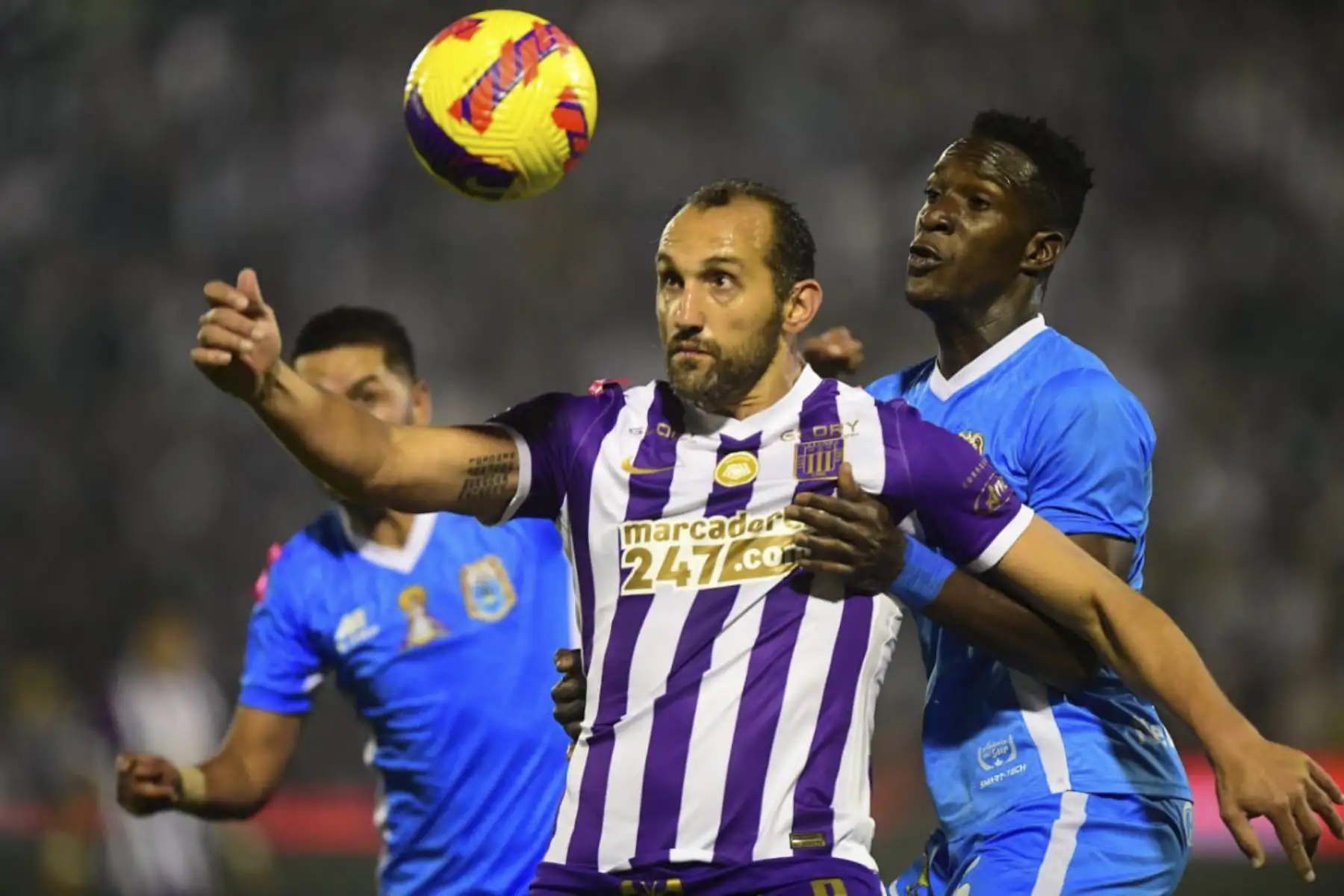Alianza Lima derrotó esta noche por 2-0 al Deportivo Binacional de Puno y tomó por asalto la punta del torneo Clausura, con 36 puntos, uno más que el Sporting Cristal.

Foto: ANDINA/liga 1