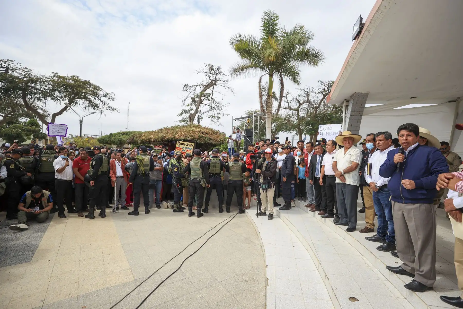 Presidente de la República sostiene encuentro con la población de Pacora previo a la instalación de la mesa de diálogo para impulsar el proyecto La Calzada. Foto: ANDINA/Prensa Presidencia
