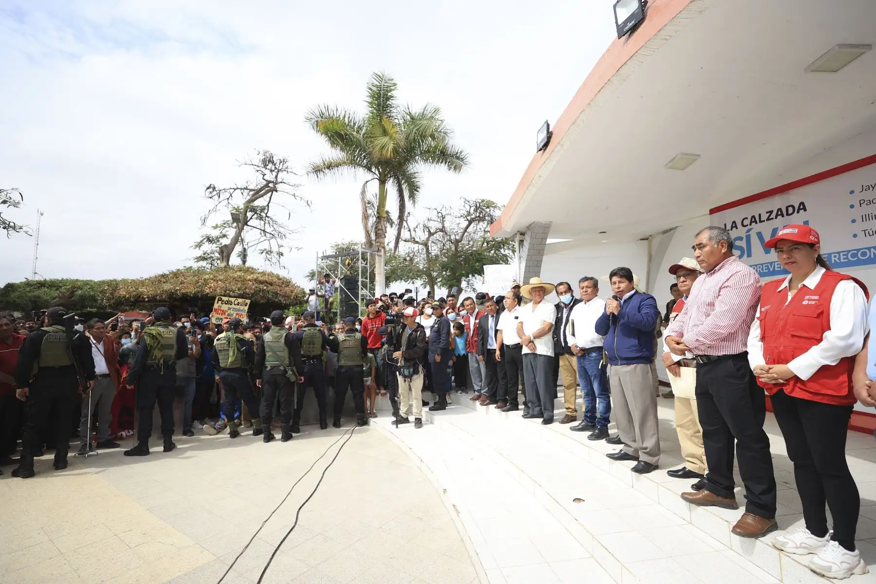 Presidente de la República sostiene encuentro con la población de Pacora previo a la instalación de la mesa de diálogo para impulsar el proyecto La Calzada. Foto: ANDINA/Prensa Presidencia