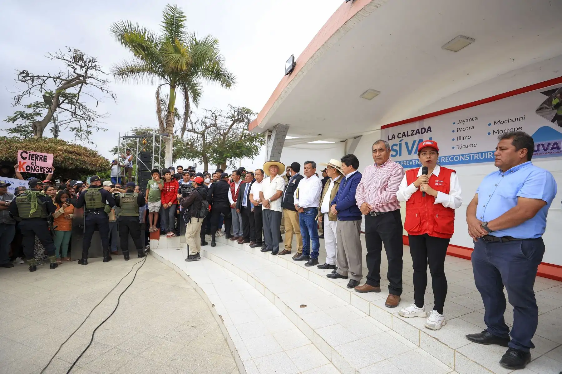 Presidente de la República sostiene encuentro con la población de Pacora previo a la instalación de la mesa de diálogo para impulsar el proyecto La Calzada. Foto: ANDINA/Prensa Presidencia