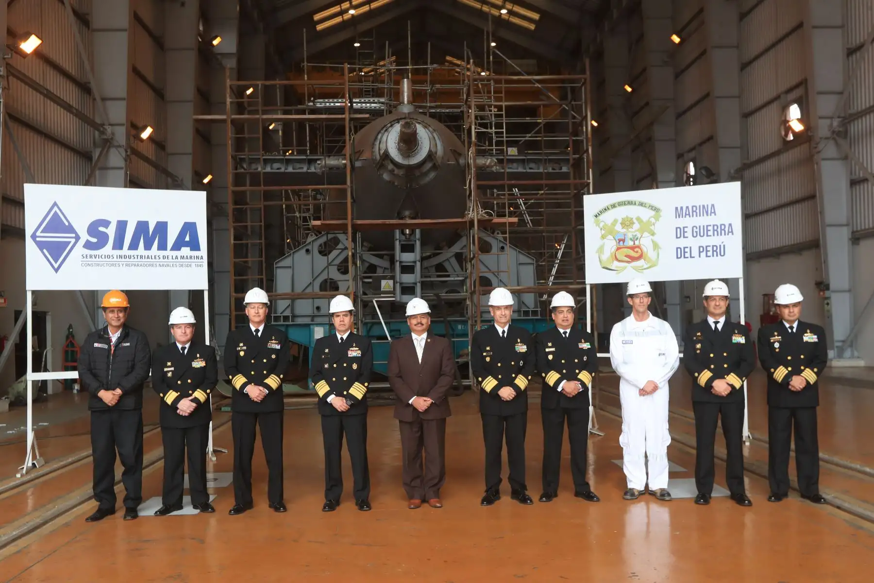 Ministro de Defensa Daniel Barragán realiza visita de trabajo en los astilleros del SIMA

Foto:ANDINA/MINDEF