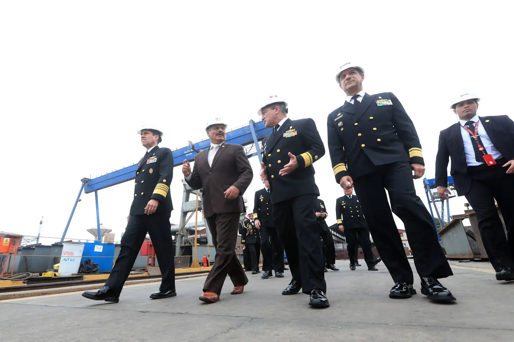 Ministro de Defensa Daniel Barragán realiza visita de trabajo en los astilleros del SIMA

Foto:ANDINA/MINDEF
