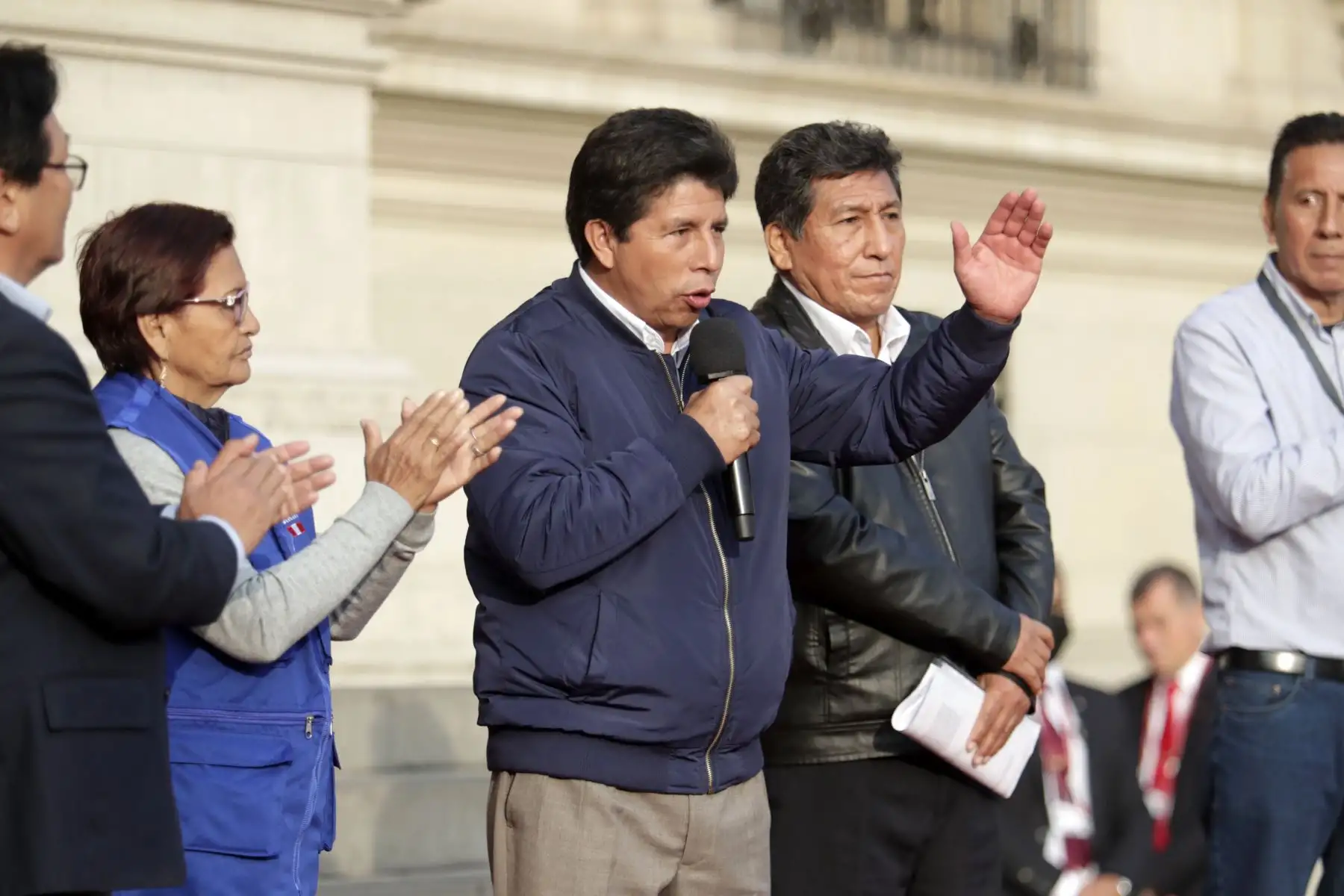 En Palacio de Gobierno, el presidente Pedro Castillo, recibió y sostuvo encuentro con miembros de la Caja de Protección y Asistencia Social - Ley N° 10674, que establece la protección del Estado a todos los expendedores de diarios, revistas y loterías (canillitas)

Foto: ANDINA/Prensa Presidencia