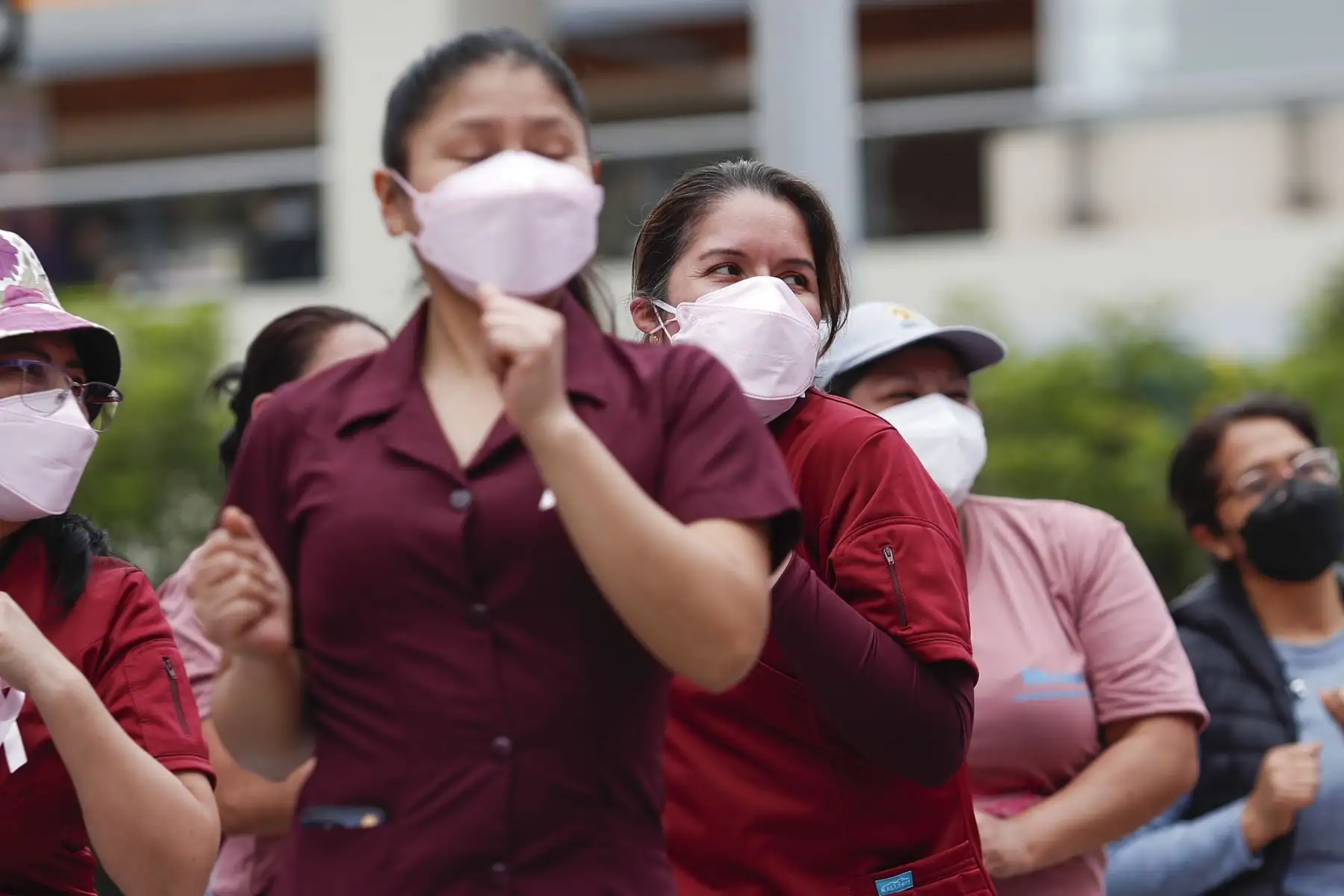 EsSalud realiza hoy una campaña gratuita de despistaje de mama en el Boulevard Mantaro de Plaza San Miguel. La atención se desarrolla hasta las 4:00 p.m. y cuenta con módulos de consejería de cáncer de cáncer de mamá, psicología, nutrición, vacunación VPH, entre otros. Foto: ANDINA/Renato Pajuelo