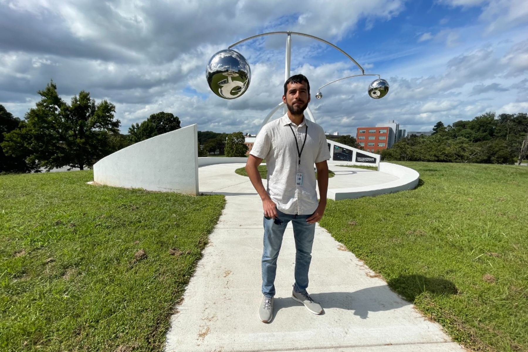 Cristian Ferradas Alva tiene 36 años y es un físico peruano que trabaja en el Laboratorio de Física Geoespacial del Centro de Vuelo Espacial Goddard de NASA investigando la magnetósfera terrestre. Forma parte de un grupo de investigación que ha desarrollado un modelo de última generación de la magnetosfera interna, el modelo Integral de Magnetosfera-Ionosfera Interna (CIMI). 

Fotos: Cristian Ferradas