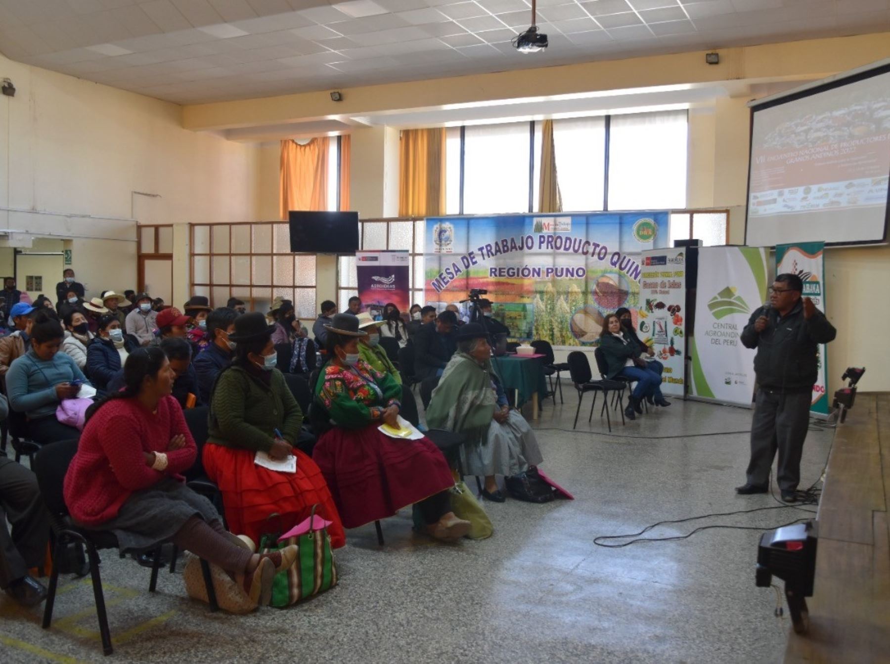 Investigadores y productores de cuatro regiones se reunieron en Puno para impulsar la calidad de los granos andinos en un encuentro organizado por el INIA. ANDINA/Difusión