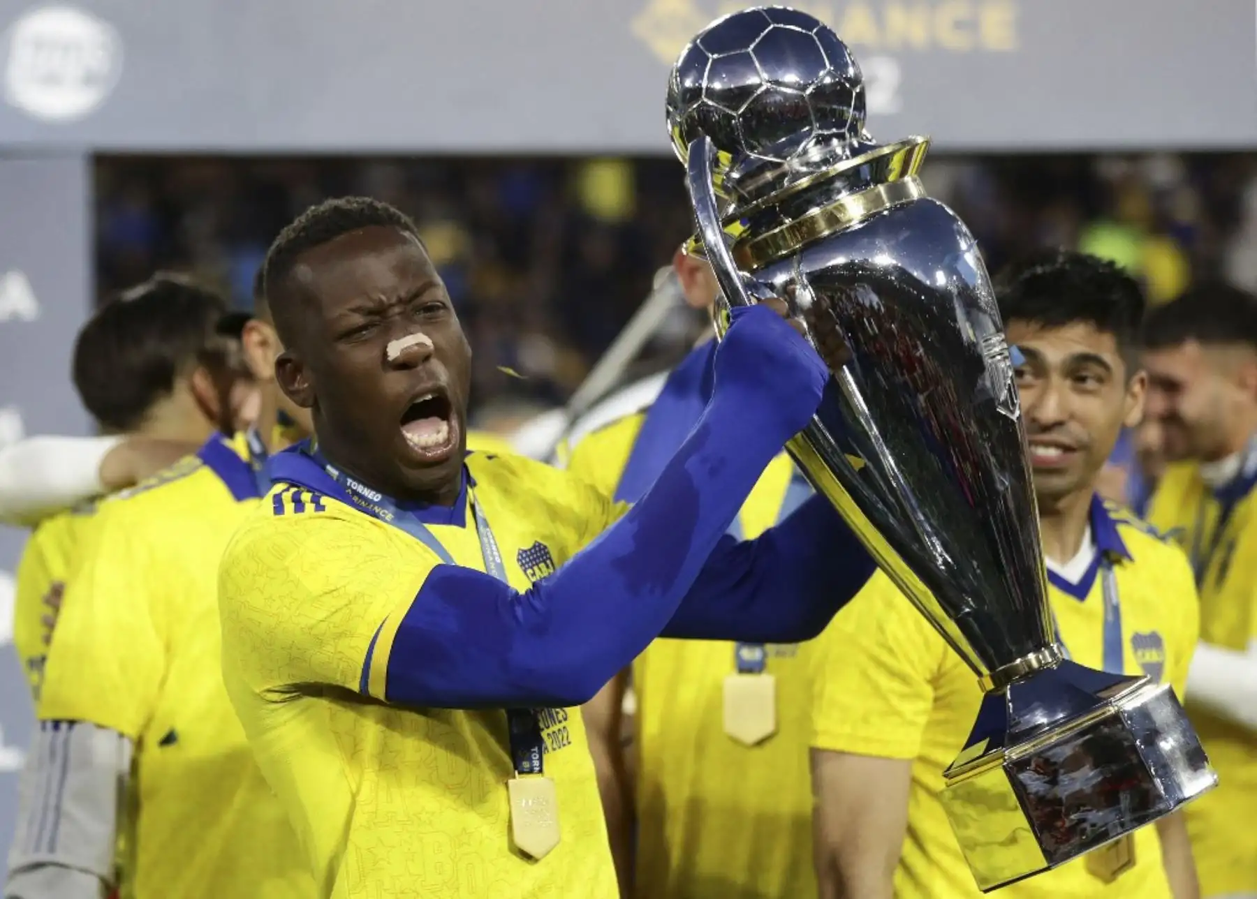 Carlos Zambrano y Luis Advíncula sumaron un nuevo título con el Boca Juniors