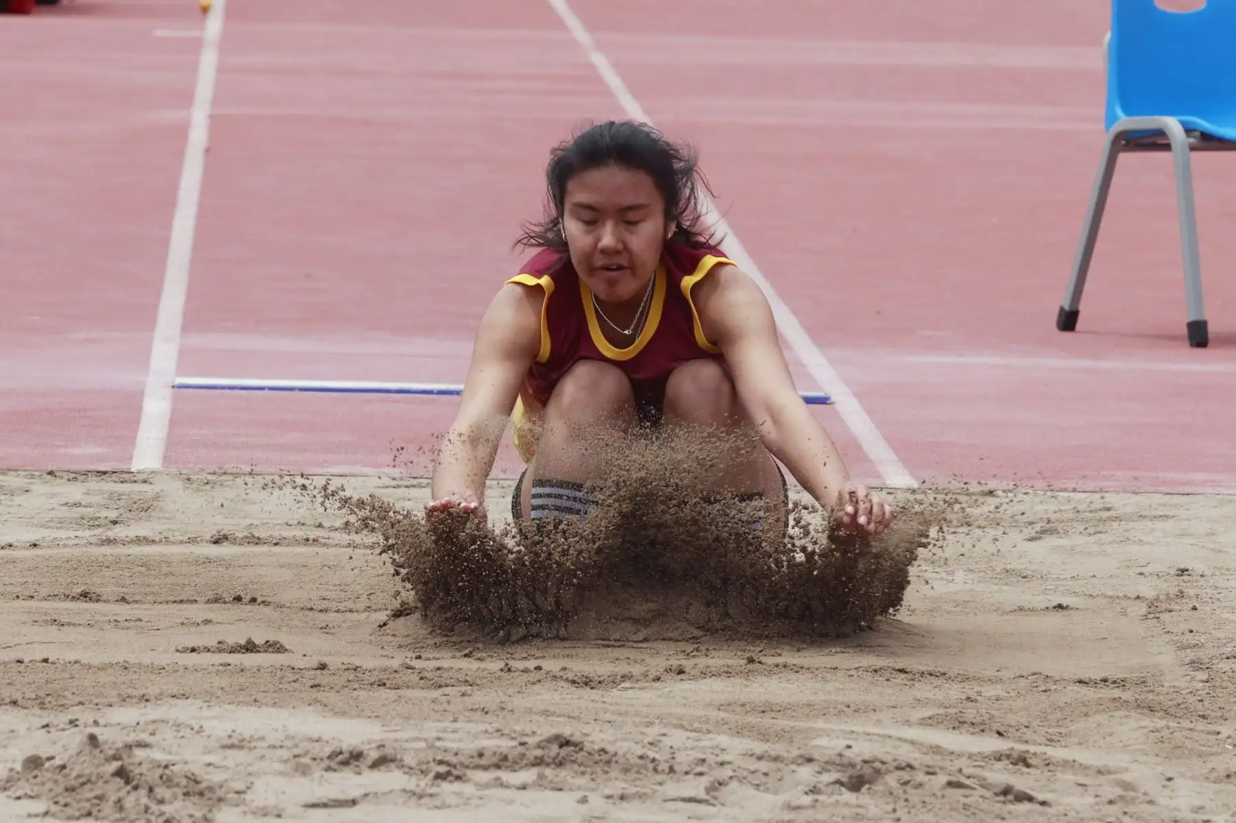 Atleta de Tacna participa en la competencia de salto largo femenino. Foto: ANDINA/Melina Mejía