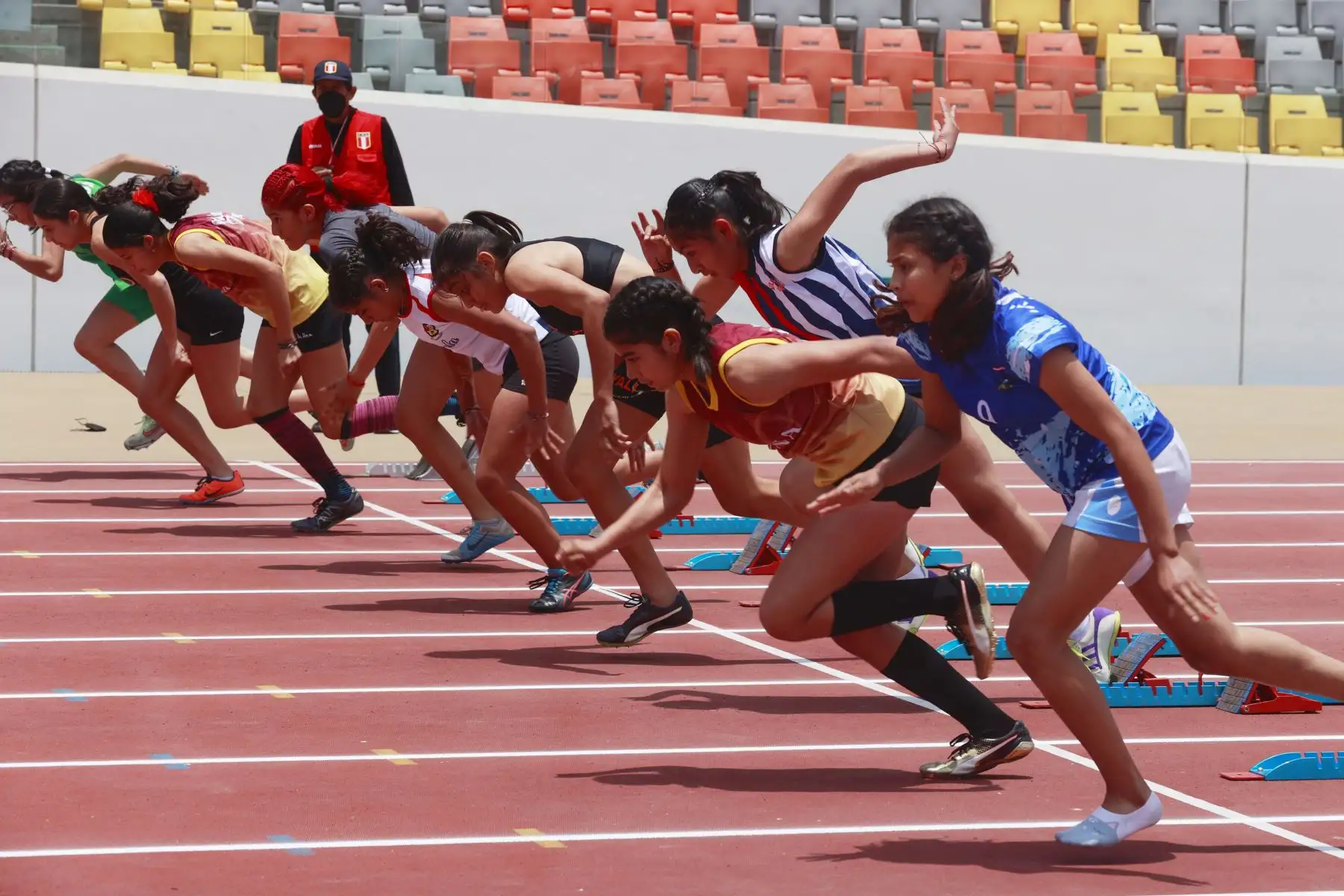 Partida de la competencia de 80 metros planos femenino. Foto: ANDINA/Melina Mejía