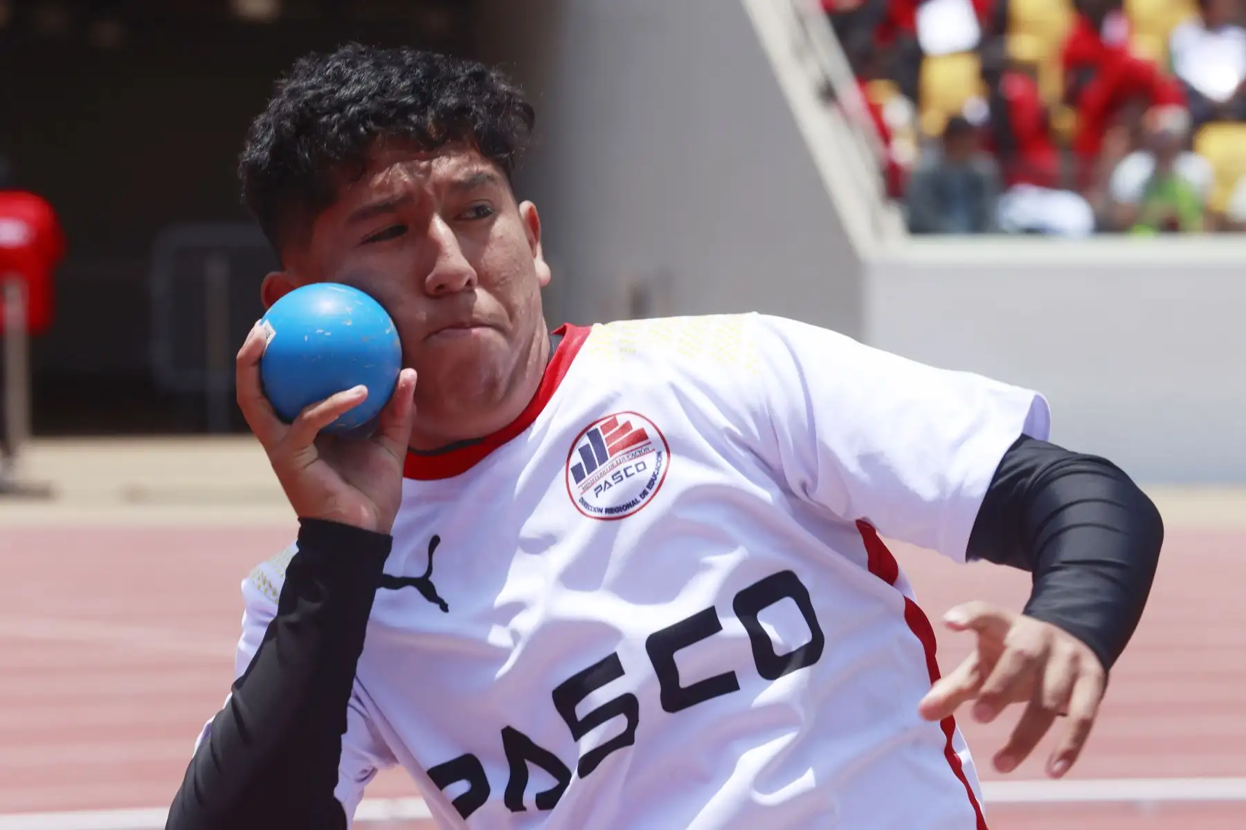 Representante de Pasco durante la competencia de lanzamiento de bala masculino. Foto: ANDINA/Melina Mejía