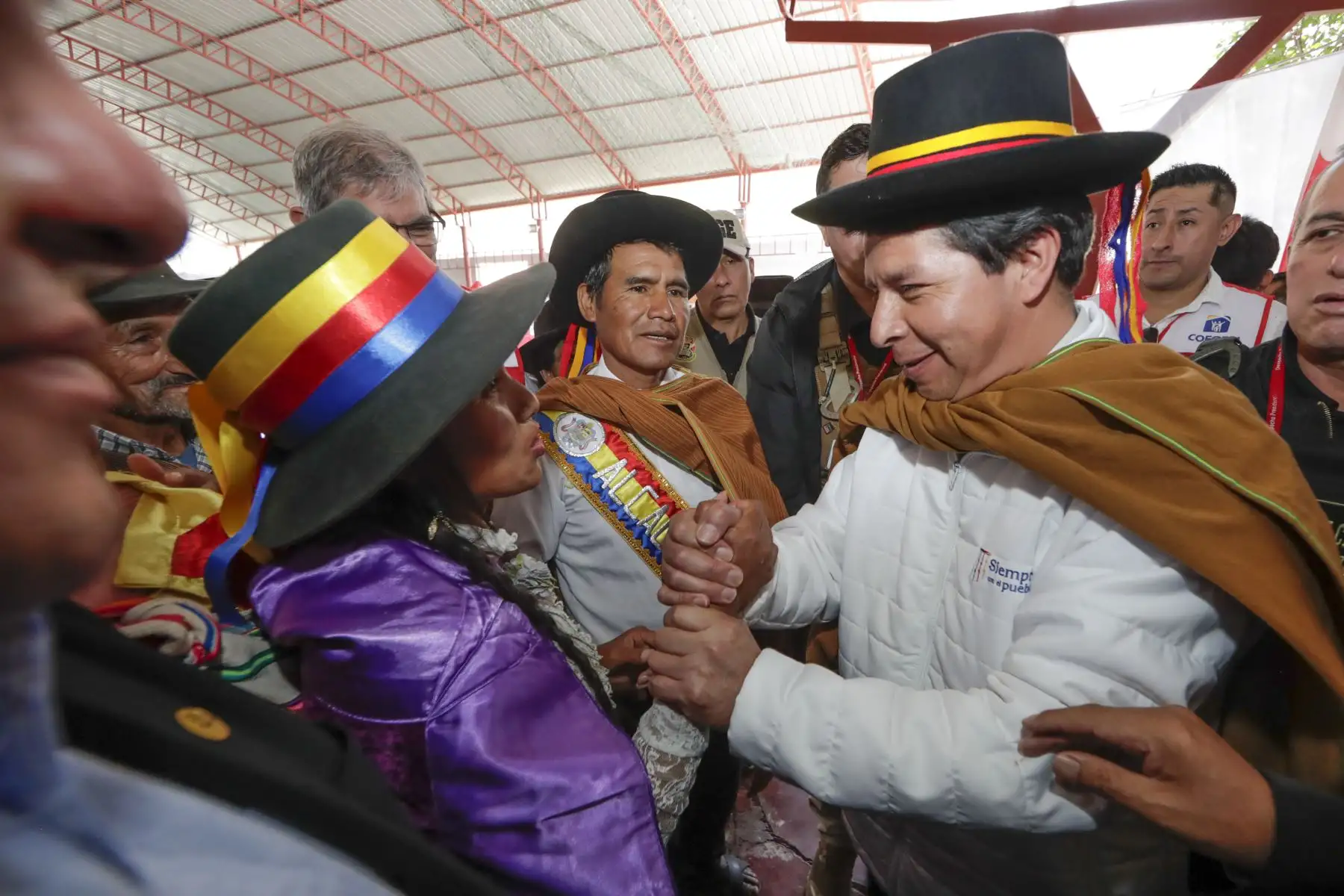 El presidente de la República, Pedro Castillo, entrega títulos de propiedad a familias e instituciones de la región Apurímac, acción que beneficiará a cerca de 10,400 ciudadanos de la zona, municipalidades, iglesias, entre otros de las provincias de Abancay, Andahuaylas, Antabamba, Aymaraes, Chincheros, Cotabambas y Grau. Foto: ANDINA/ Prensa Presidencia