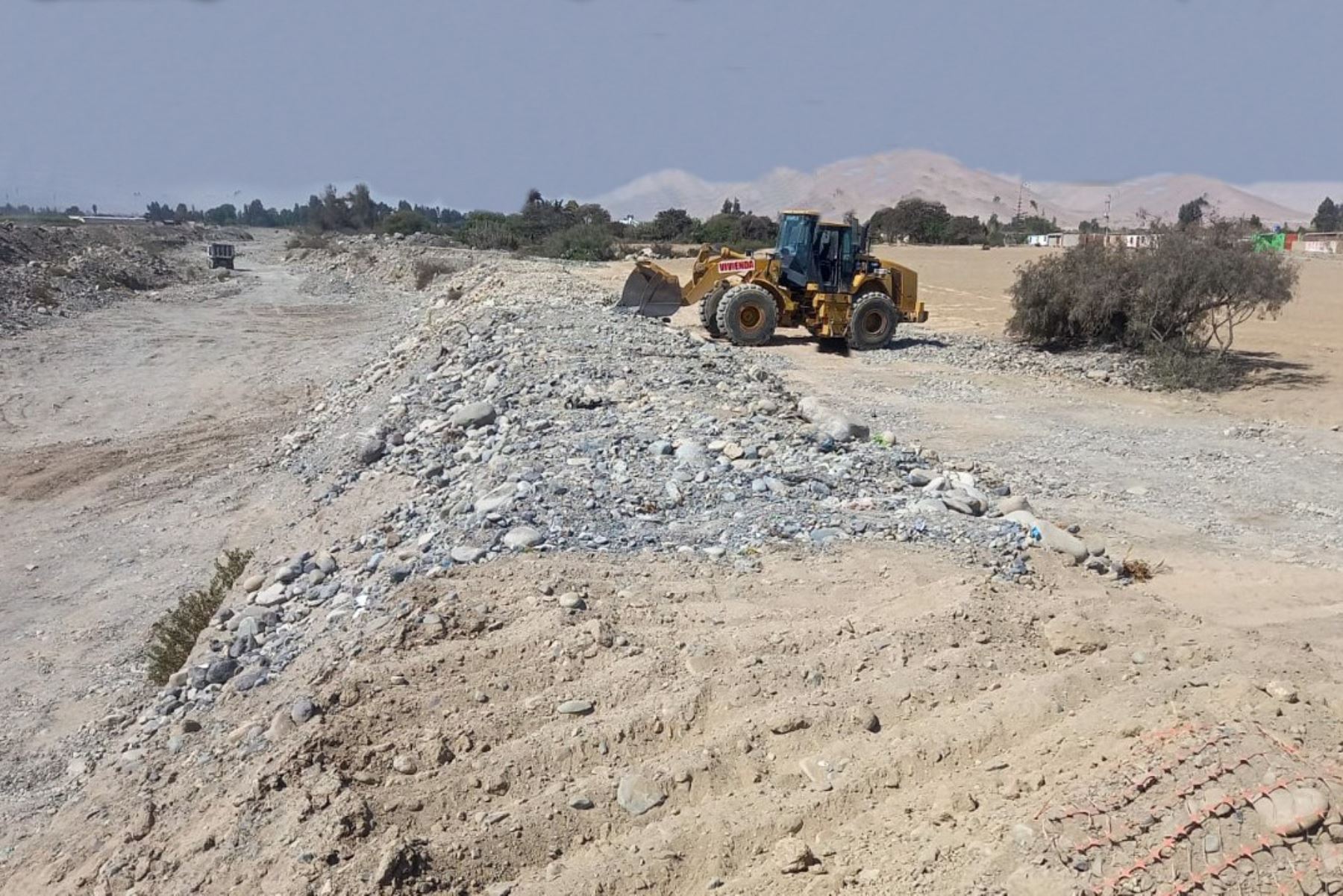 Durante 15 días calendario se prevé eliminar 6,968 metros cúbicos de piedras, tierra y maleza del cauce del río Caplina, región Tacna.