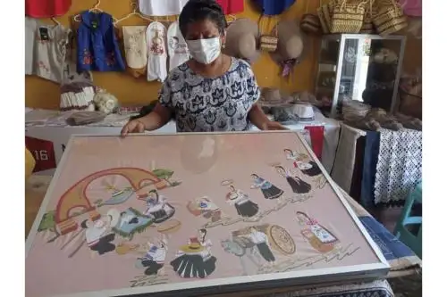 Bordado a mano sobre tela de lino español en color palo rosa fue hecho por la maestra artesana Manuela Ayasta. Foto: ANDINA/Difusión