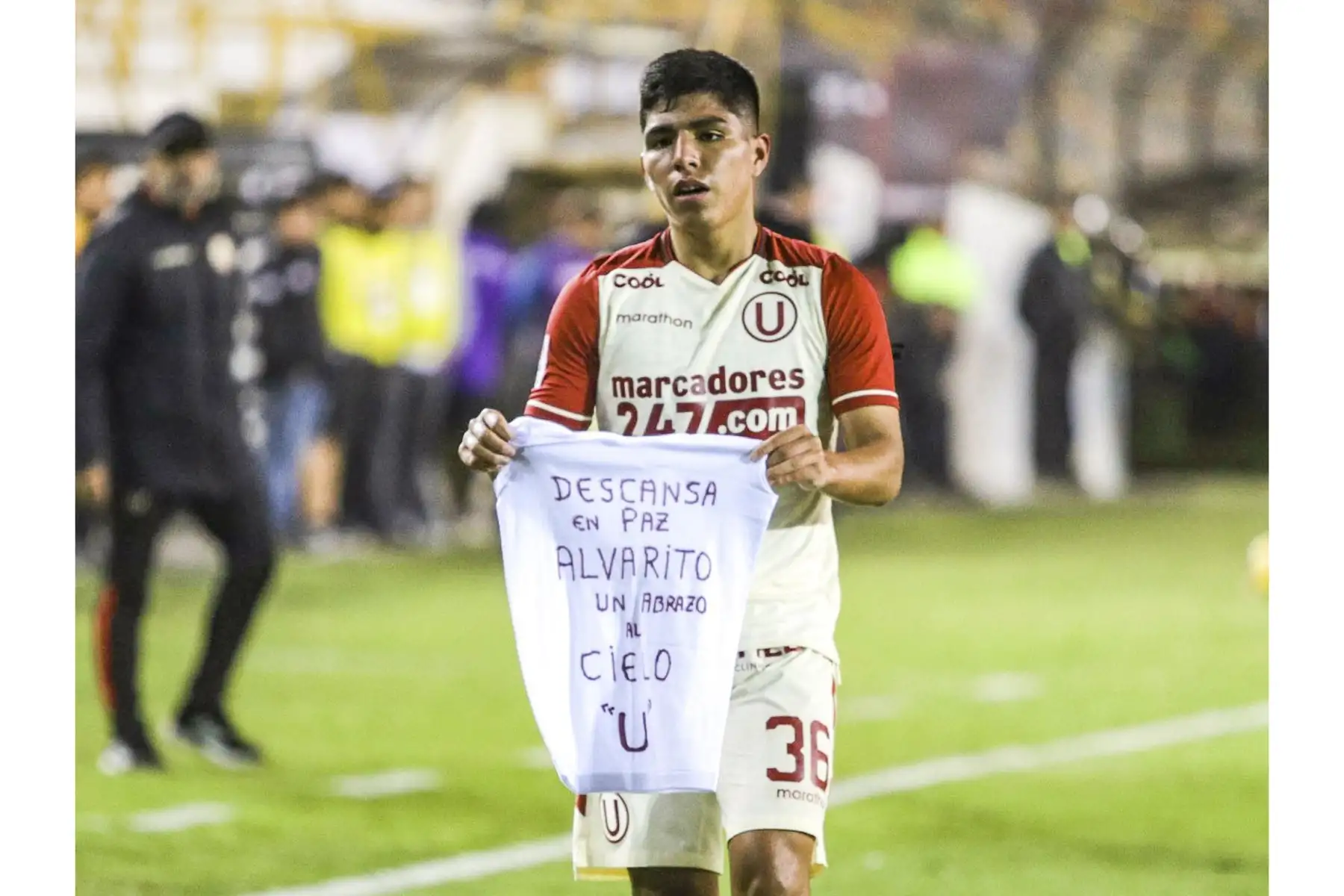 Piero Quispe de Universitario dedicó su gol al fallecido hincha crema, Álvaro Zevallos, durante partido por la fecha 18 del Torneo Clausura. Foto: Liga 1
