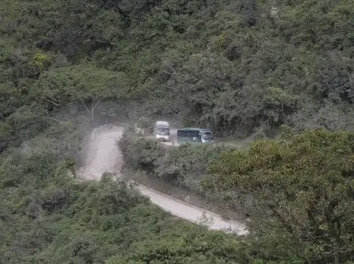 Implementan plan de adecuación y manejo ambiental en la vía que une a Machu Picchu Pueblo con la ciudadela inca de Machu Picchu.