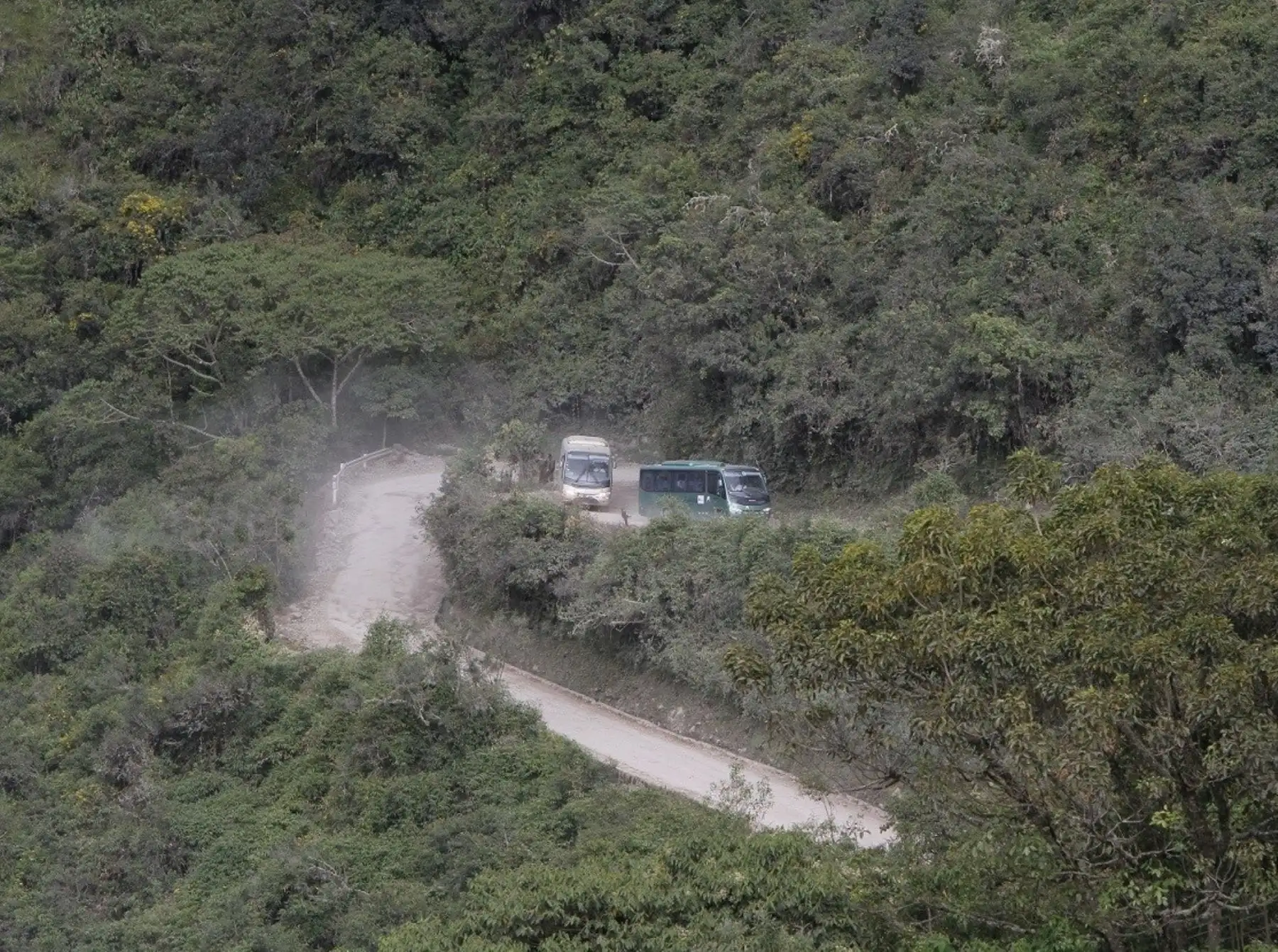 Implementan plan de adecuación y manejo ambiental en la vía que une a Machu Picchu Pueblo con la ciudadela inca de Machu Picchu.