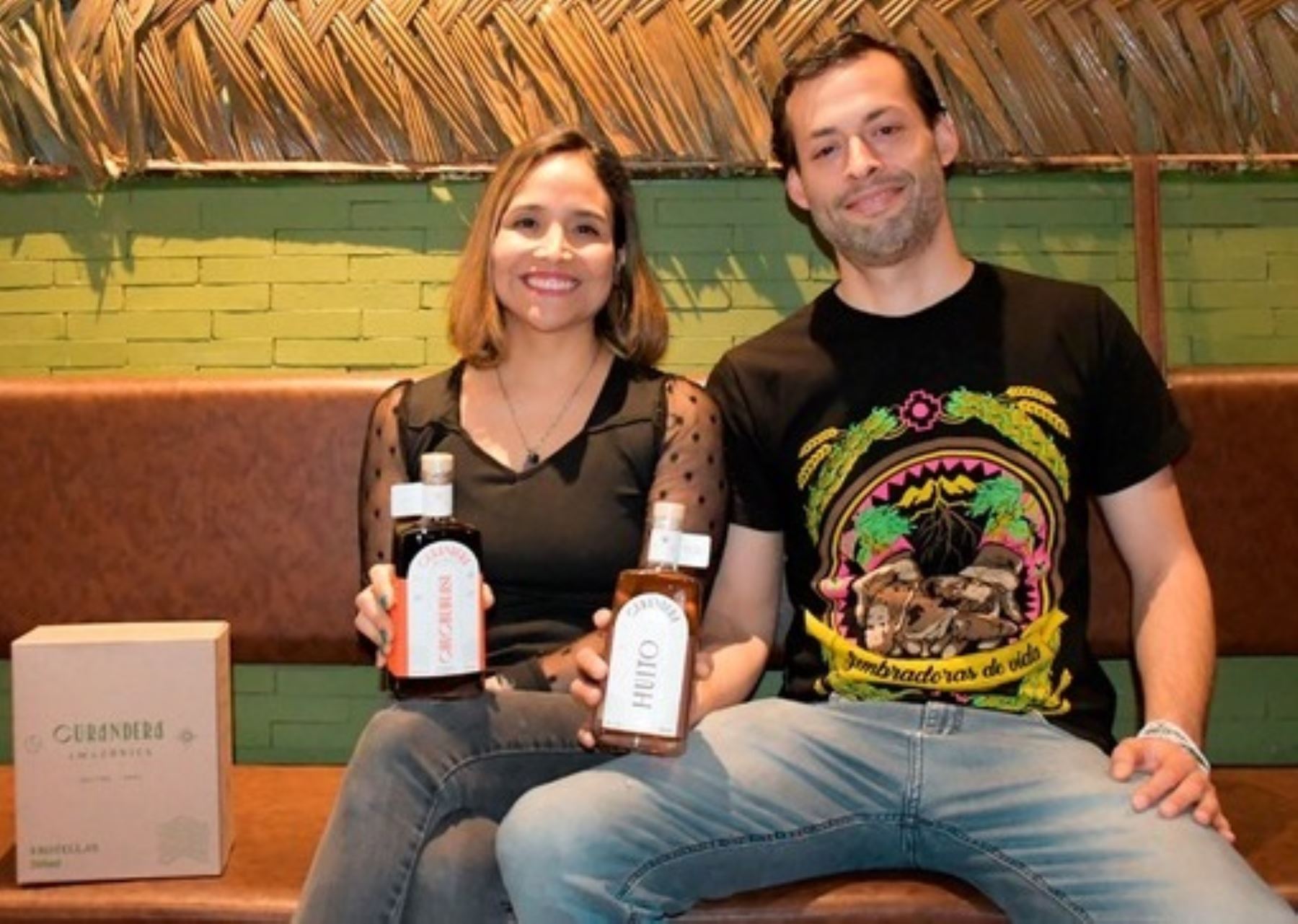 Emprendedores crean "Curandera Amazónica", la marca de licores amazónicos que promueve la inclusión y respeto a los conocimientos ancestrales.