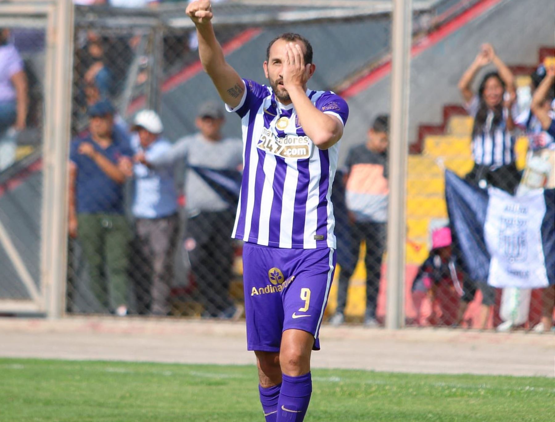 Hernán Barcos pone el primer para Alianza Lima en el estadio Ciudad de Cumaná