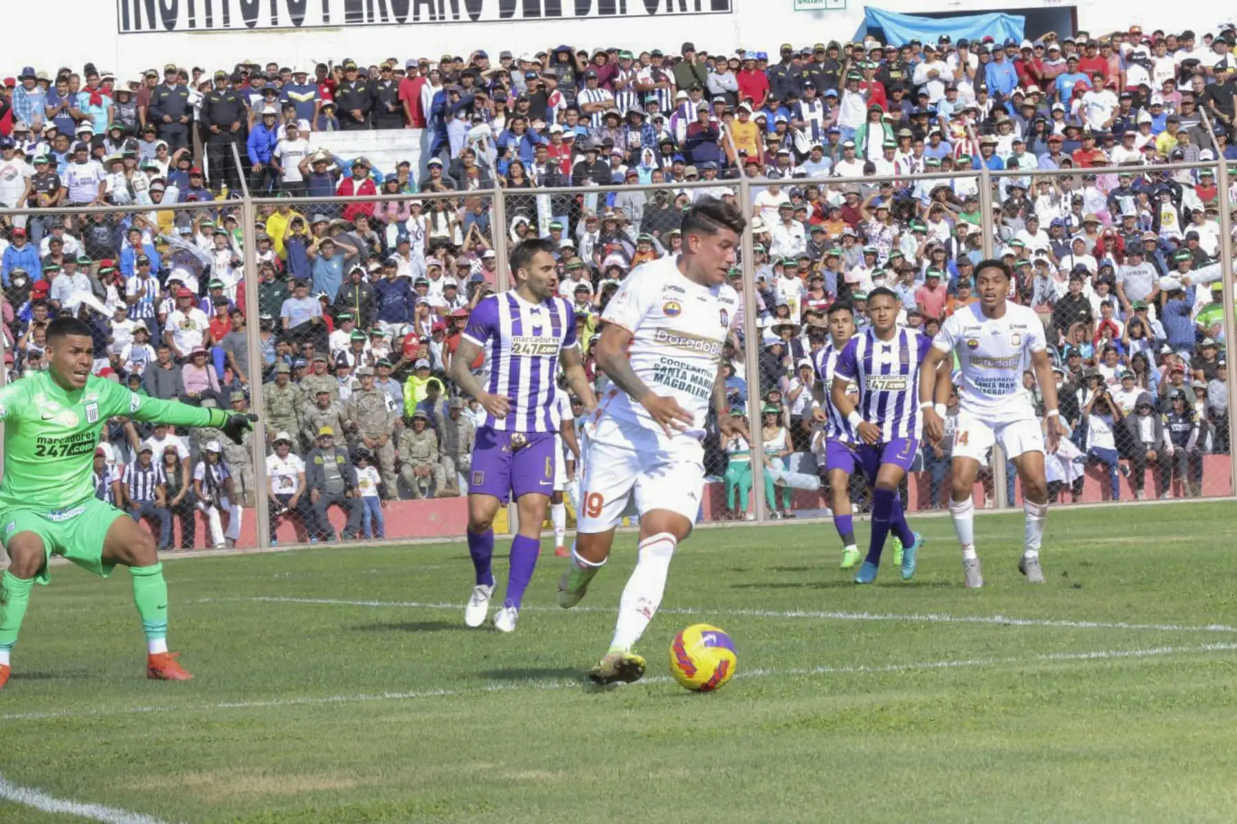 Alianza Lima enfrenta a Ayacucho FC en la fecha 18 del Torneo Clausura de la Liga 1, en el estadio Ciudad de Cumaná, en Ayacucho. Foto: Liga 1