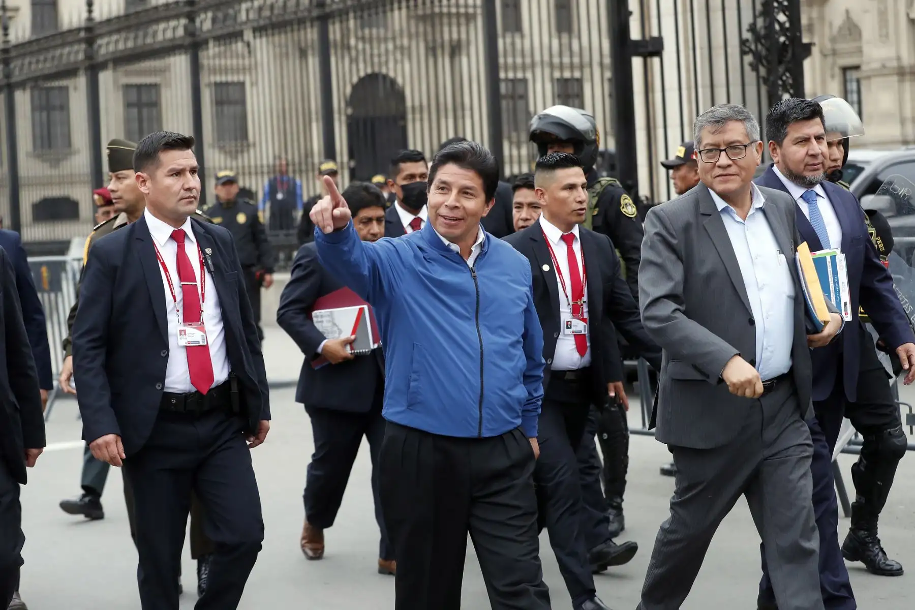 El presidente de la República, Pedro Castillo, lidera ceremonia de suscripción del primer contrato de concesión en la modalidad de Asociación Público-Privada para la construcción de tres Colegios de Alto Rendimiento en Cusco, Huancavelica y Pasco. Foto: ANDINA/Prensa Presidencia